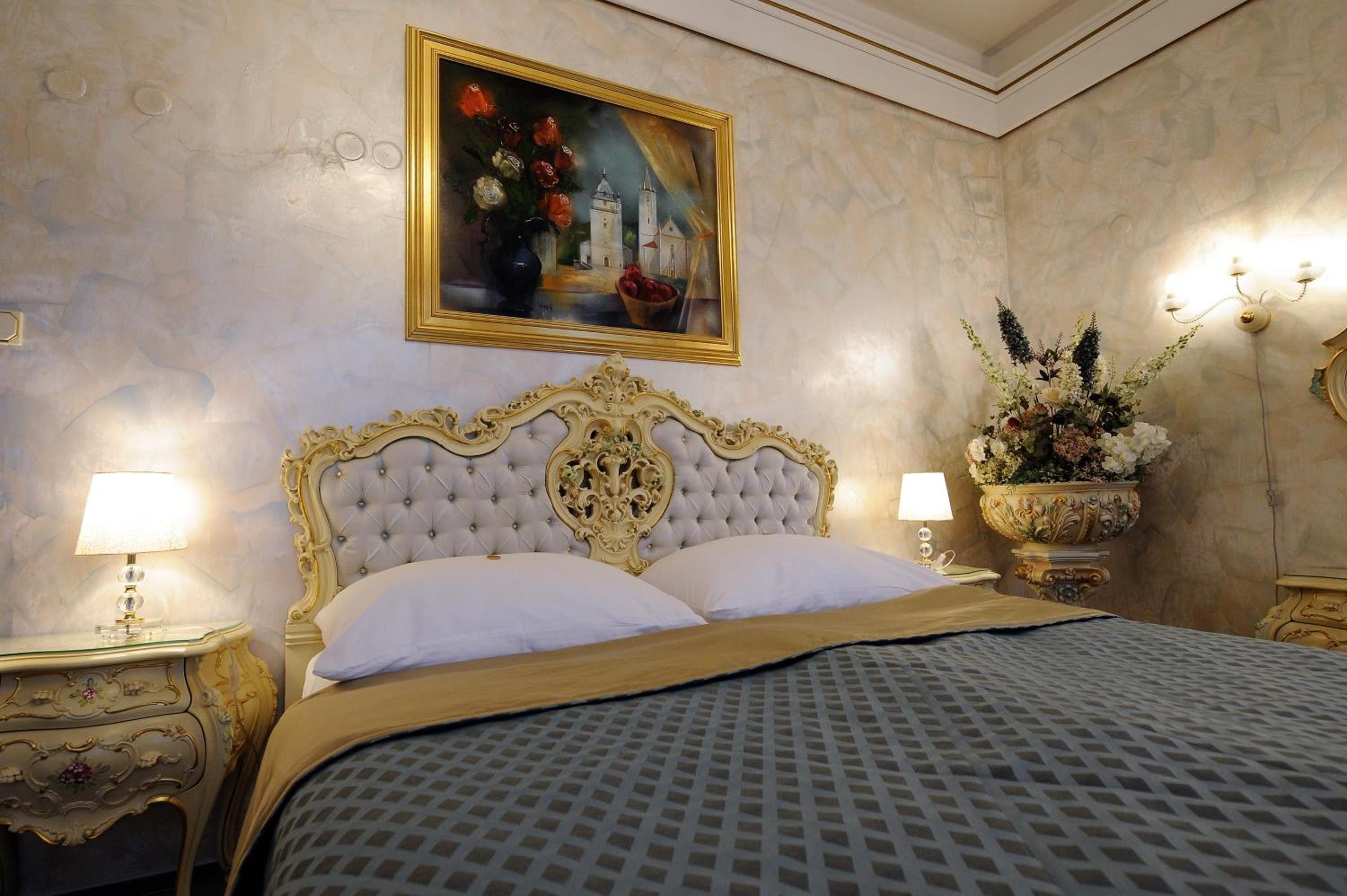 Suite - Photo 3