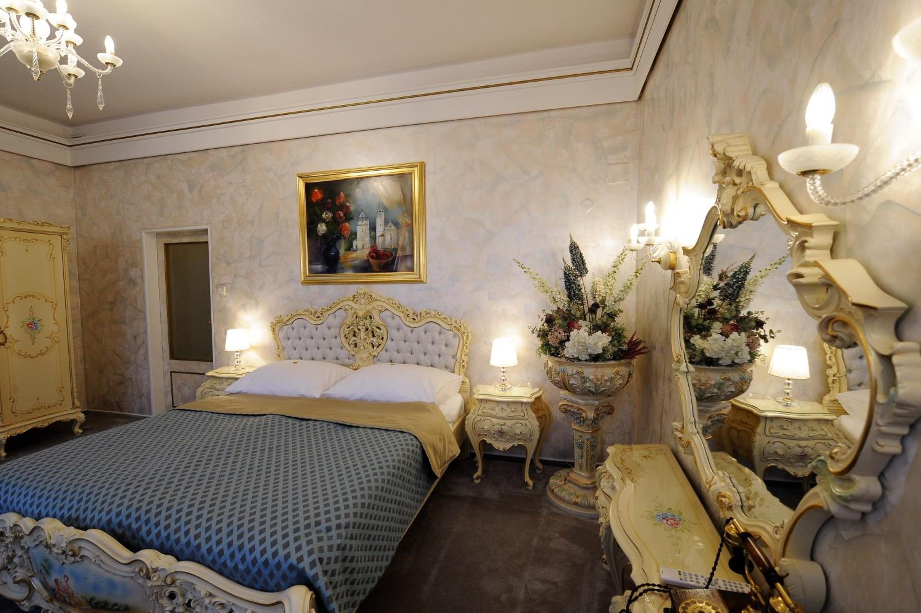 Suite - Photo 14