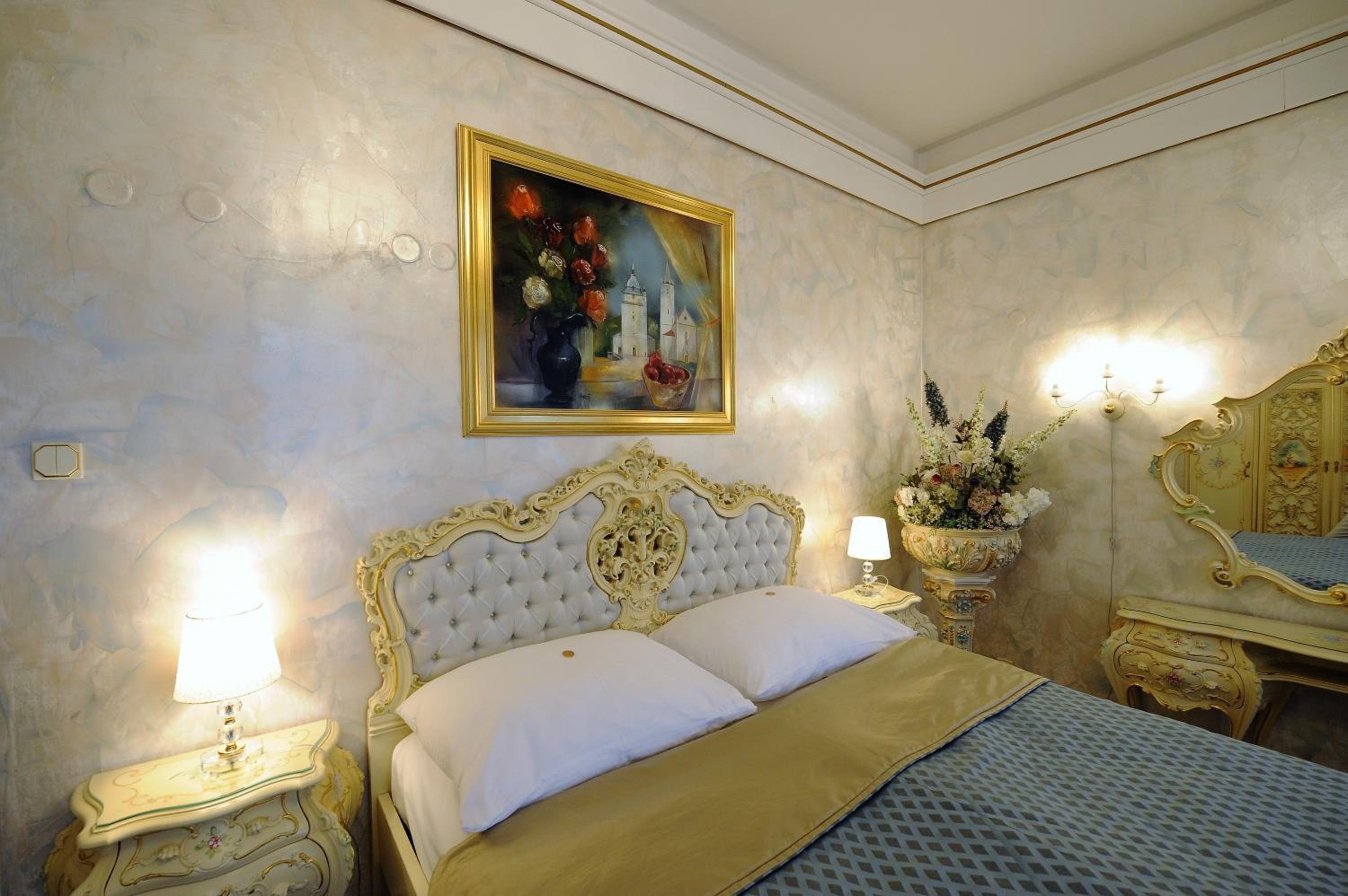 Suite - Photo 16