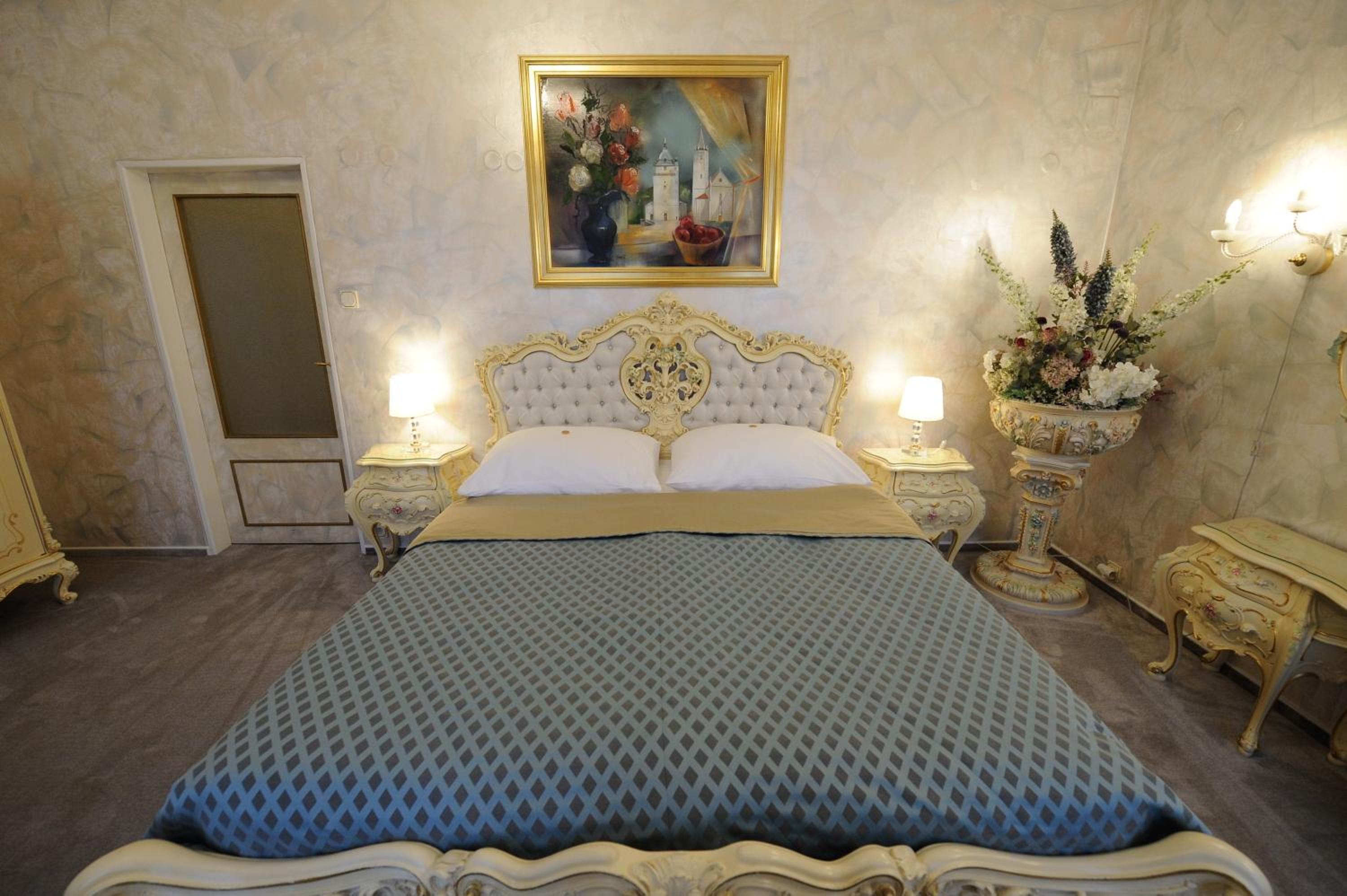Suite - Photo 17