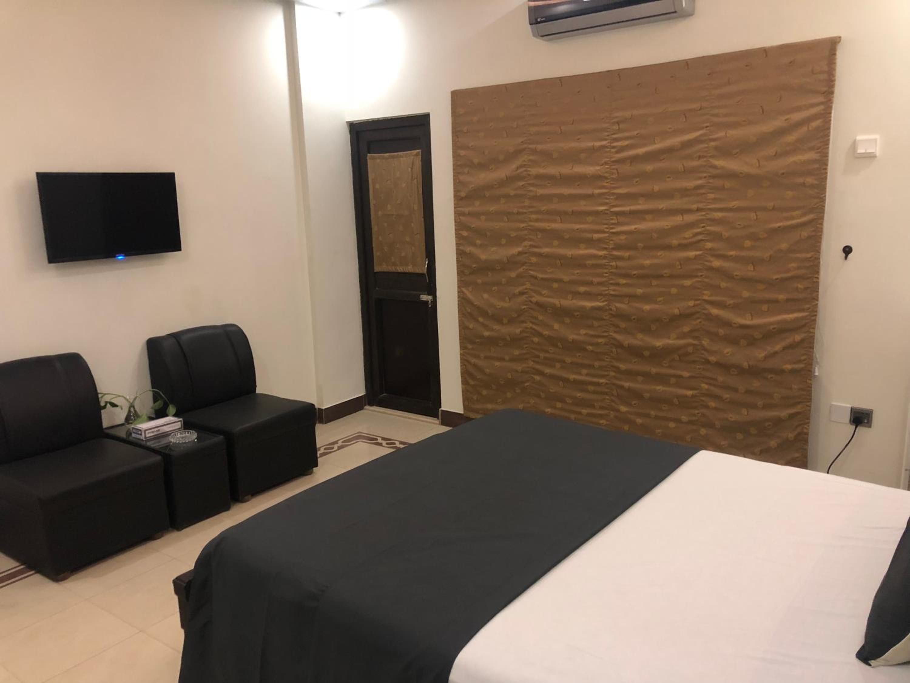 Deluxe King Room - Photo 4