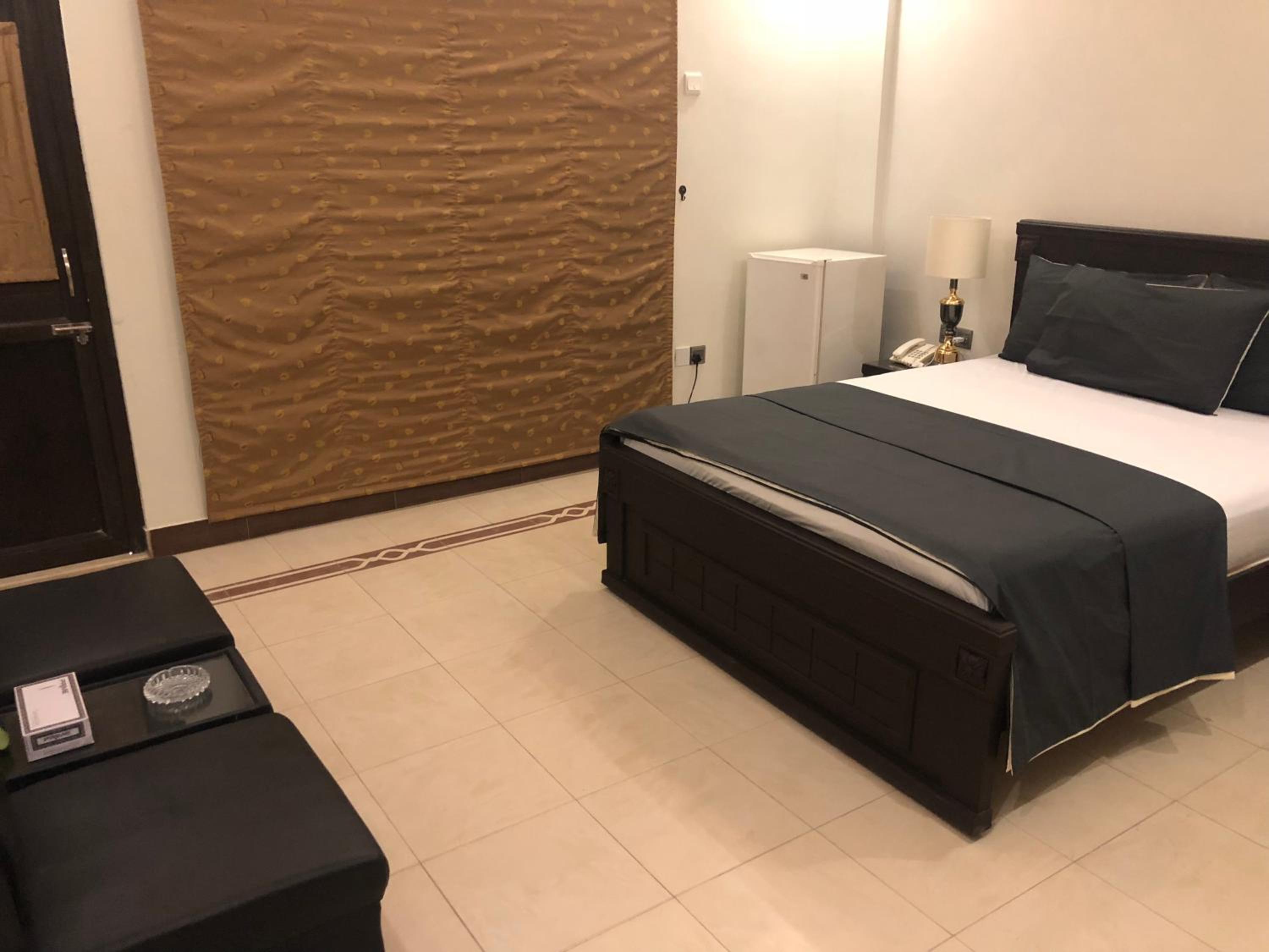 Deluxe King Room - Photo 3