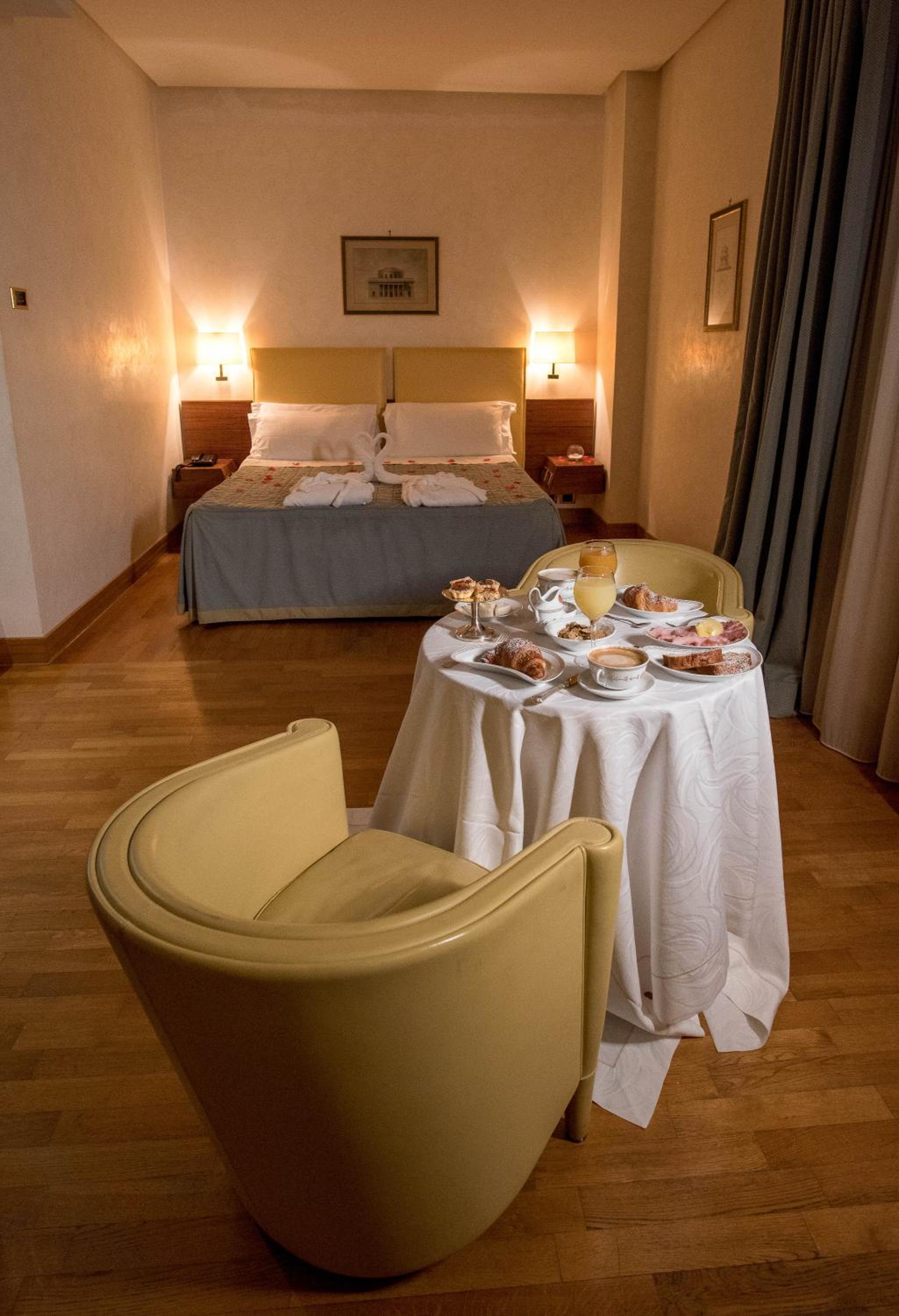 Double Room - Photo 5