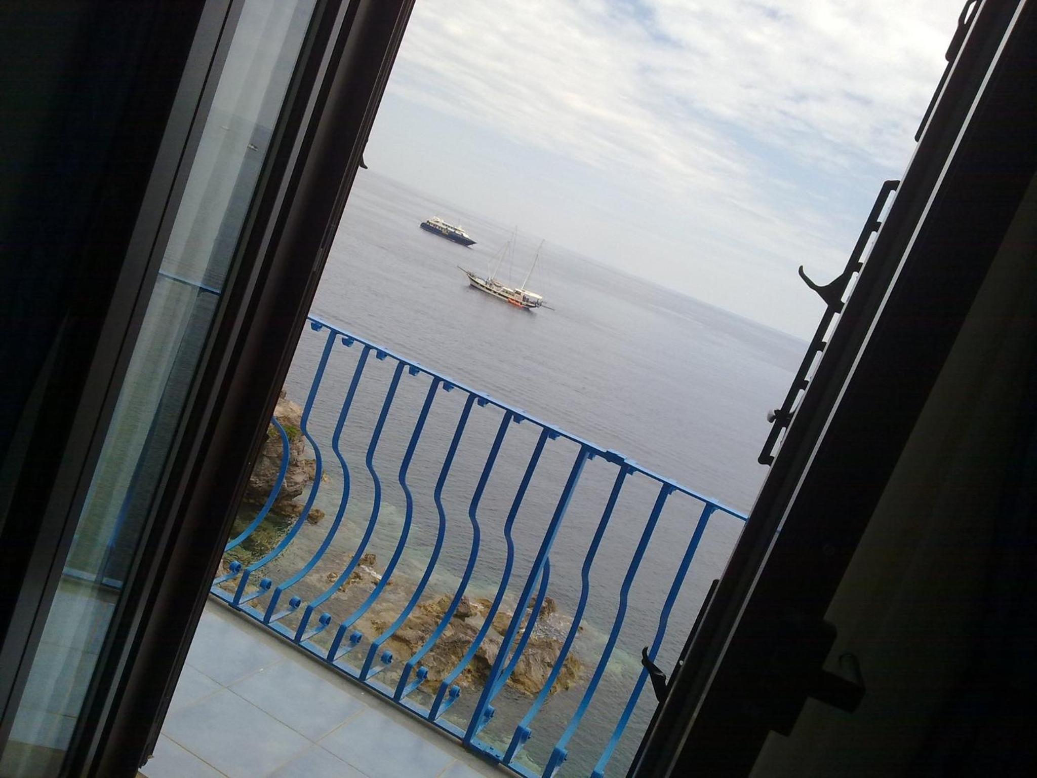 Double or Twin Room with Sea View - Photo 5
