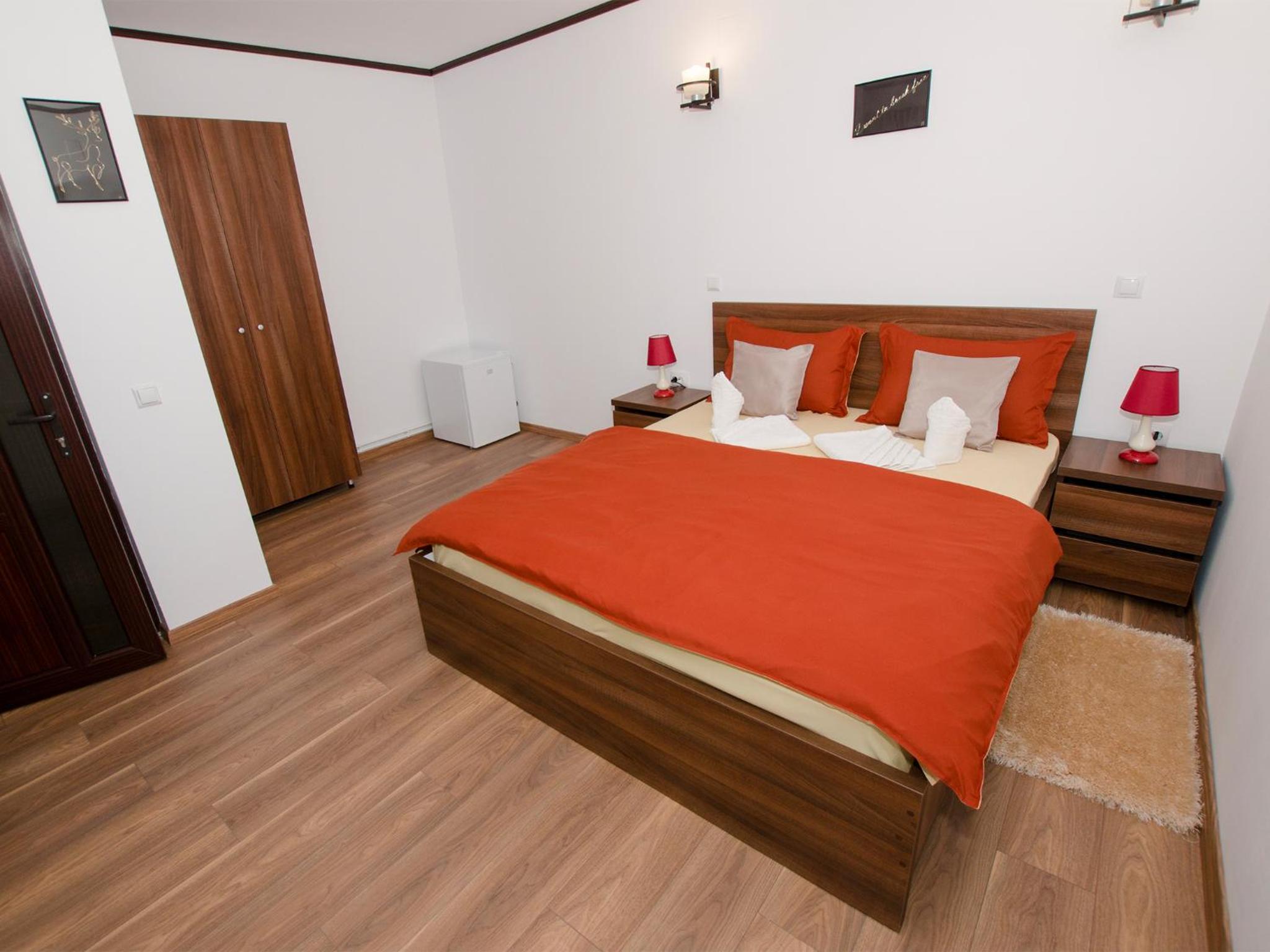 Double Room with Balcony - Photo 13