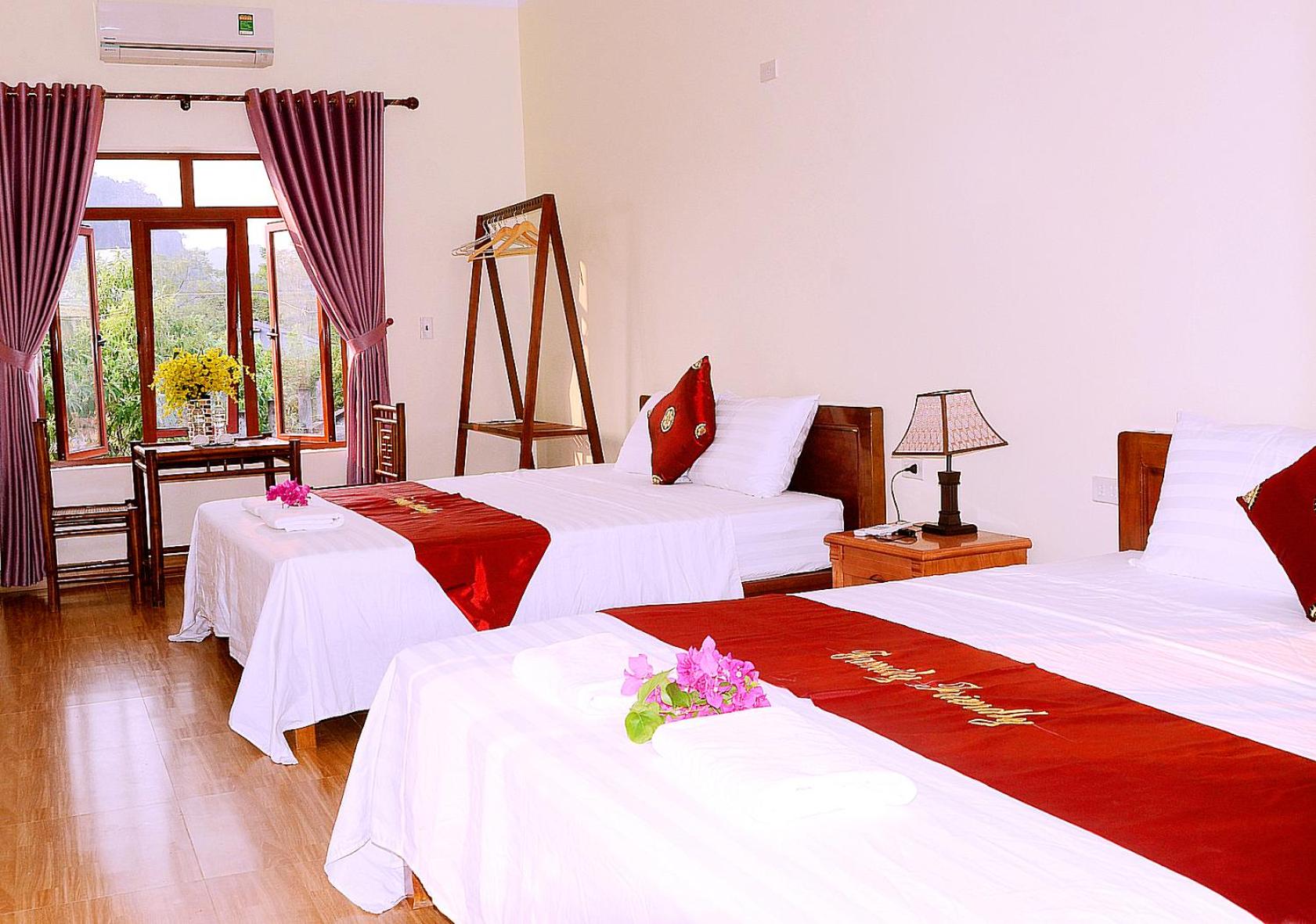 Quadruple Room with Mountain View photo 3