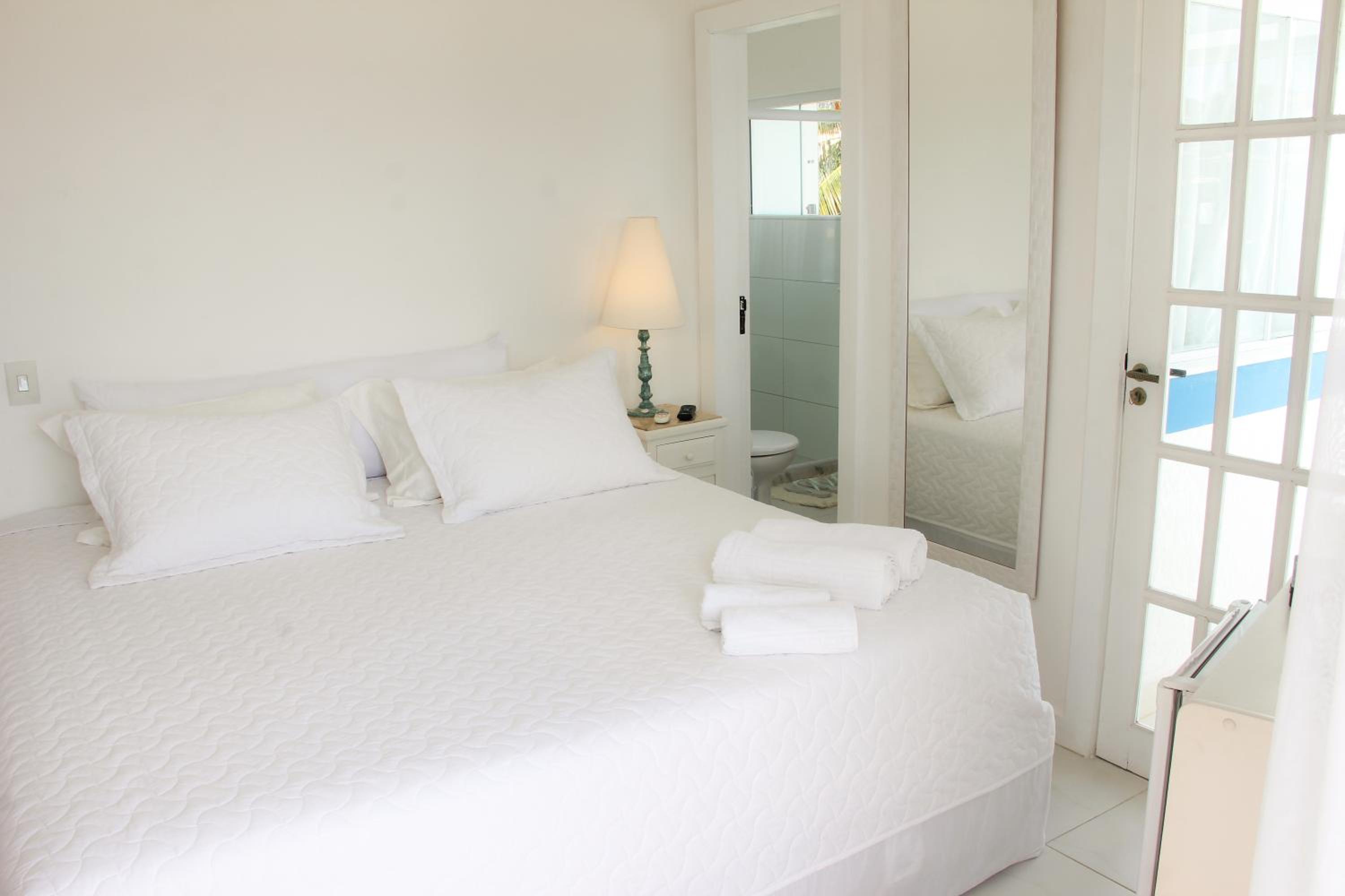 Deluxe Suite with Sea View - Photo 10