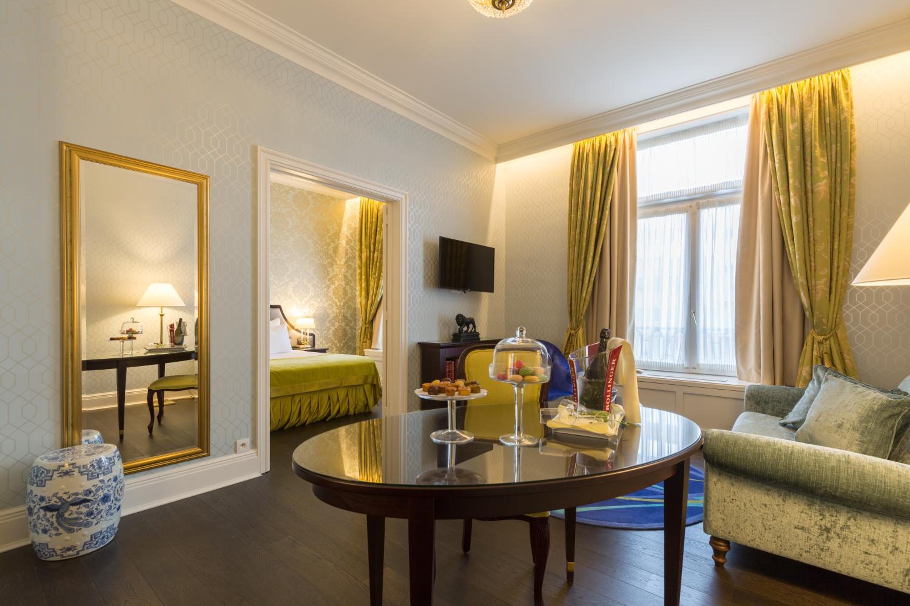 Suite - Photo 3