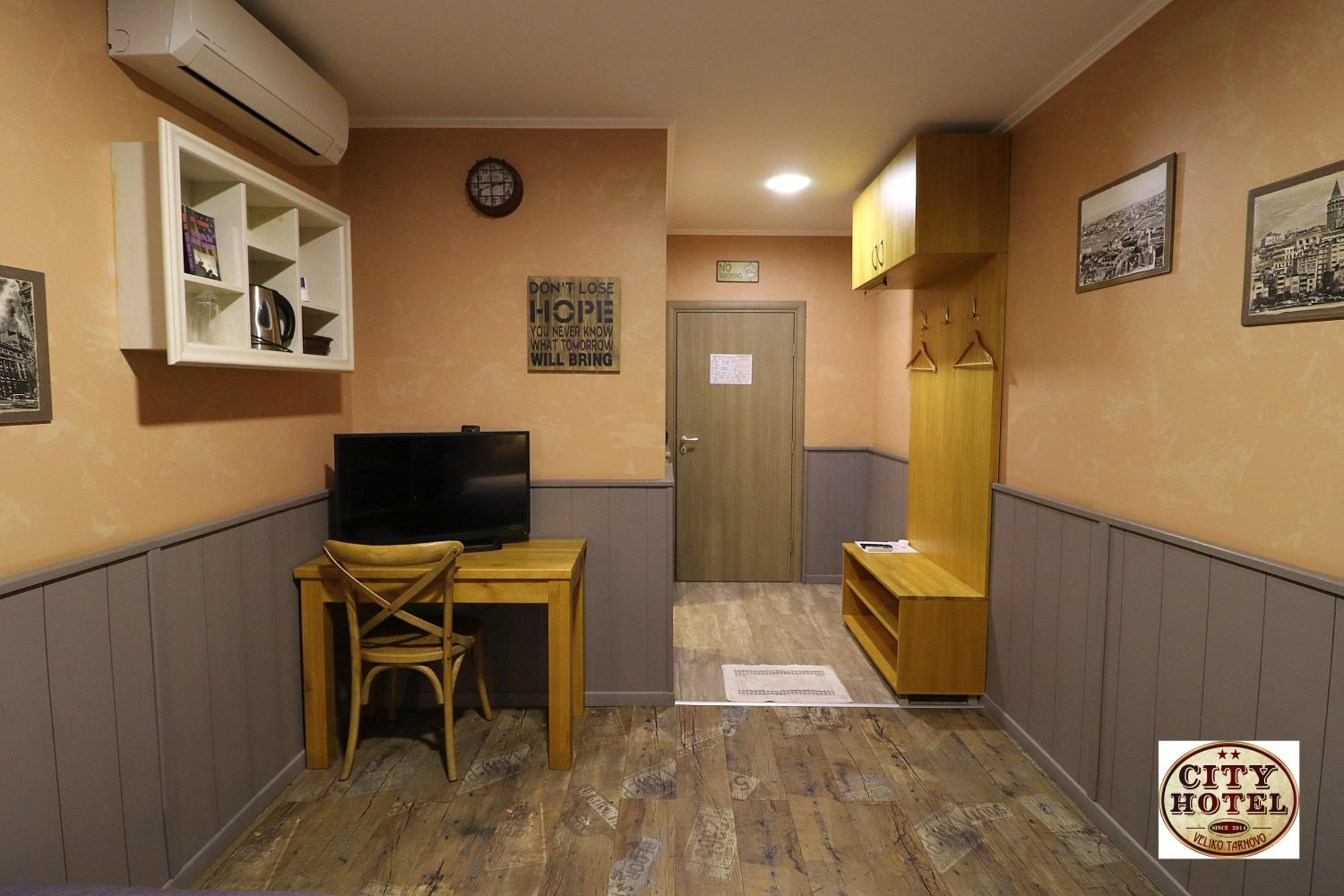 Twin Room - Photo 11