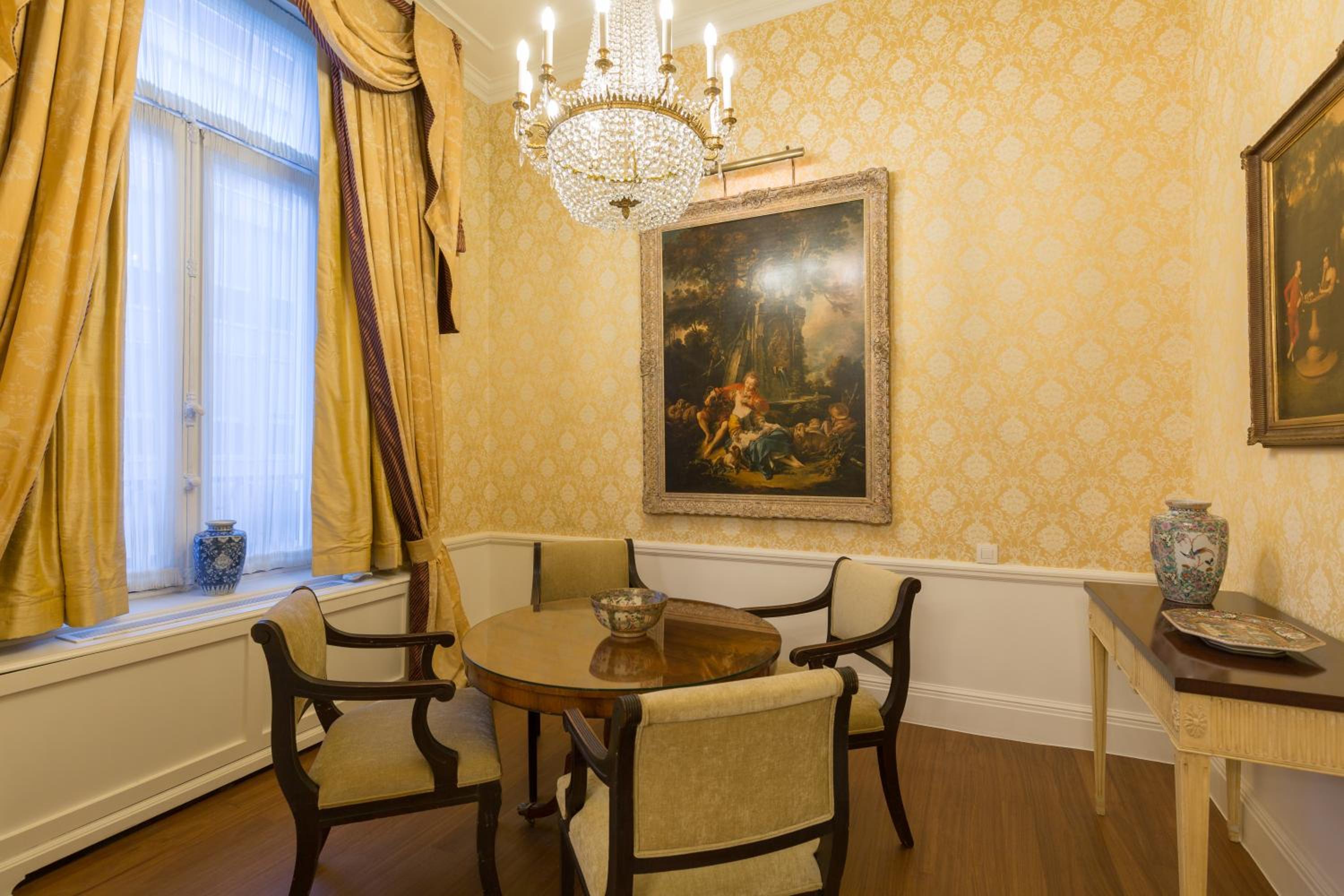 Deluxe Suite - Photo 11