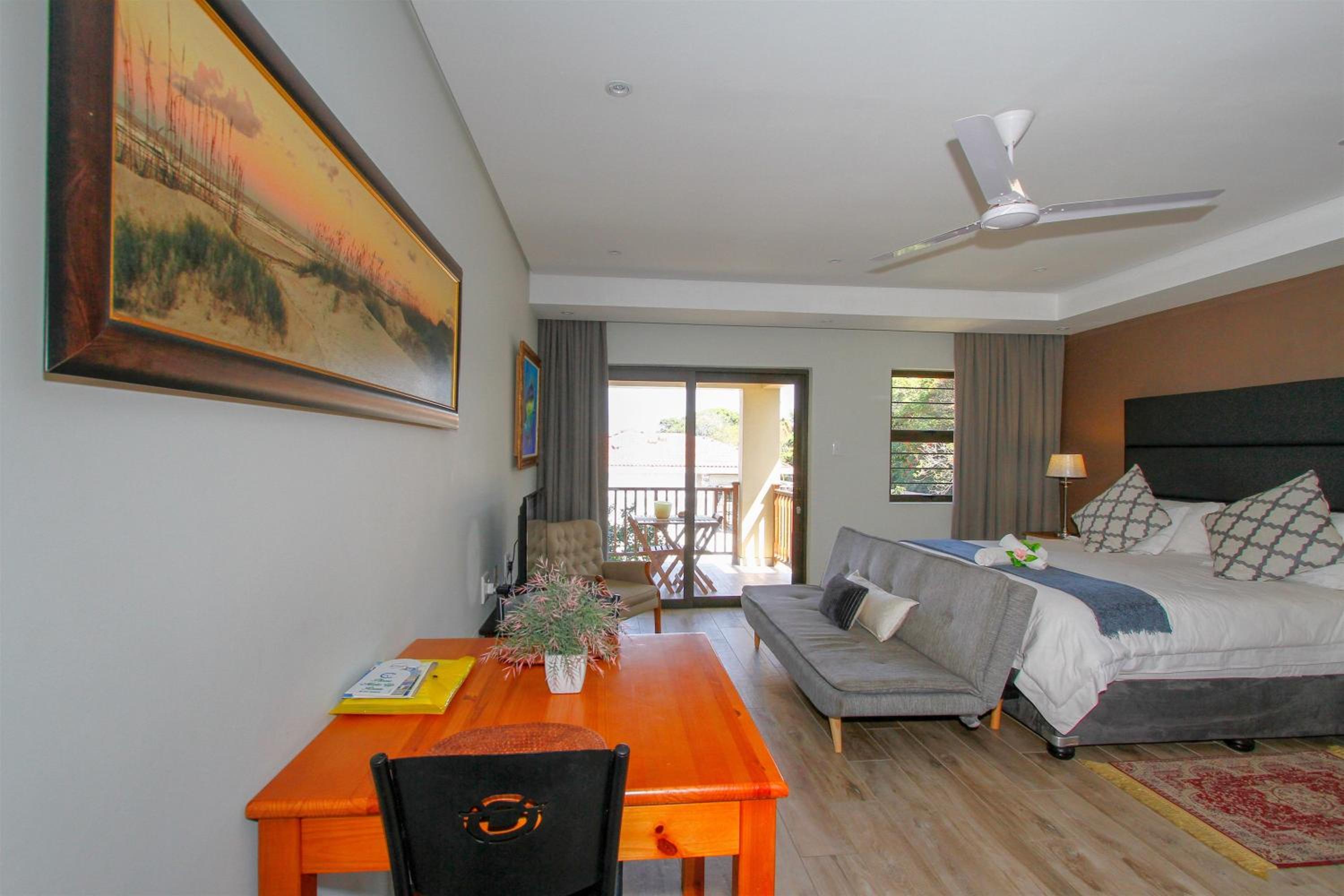 Suite - Photo 1