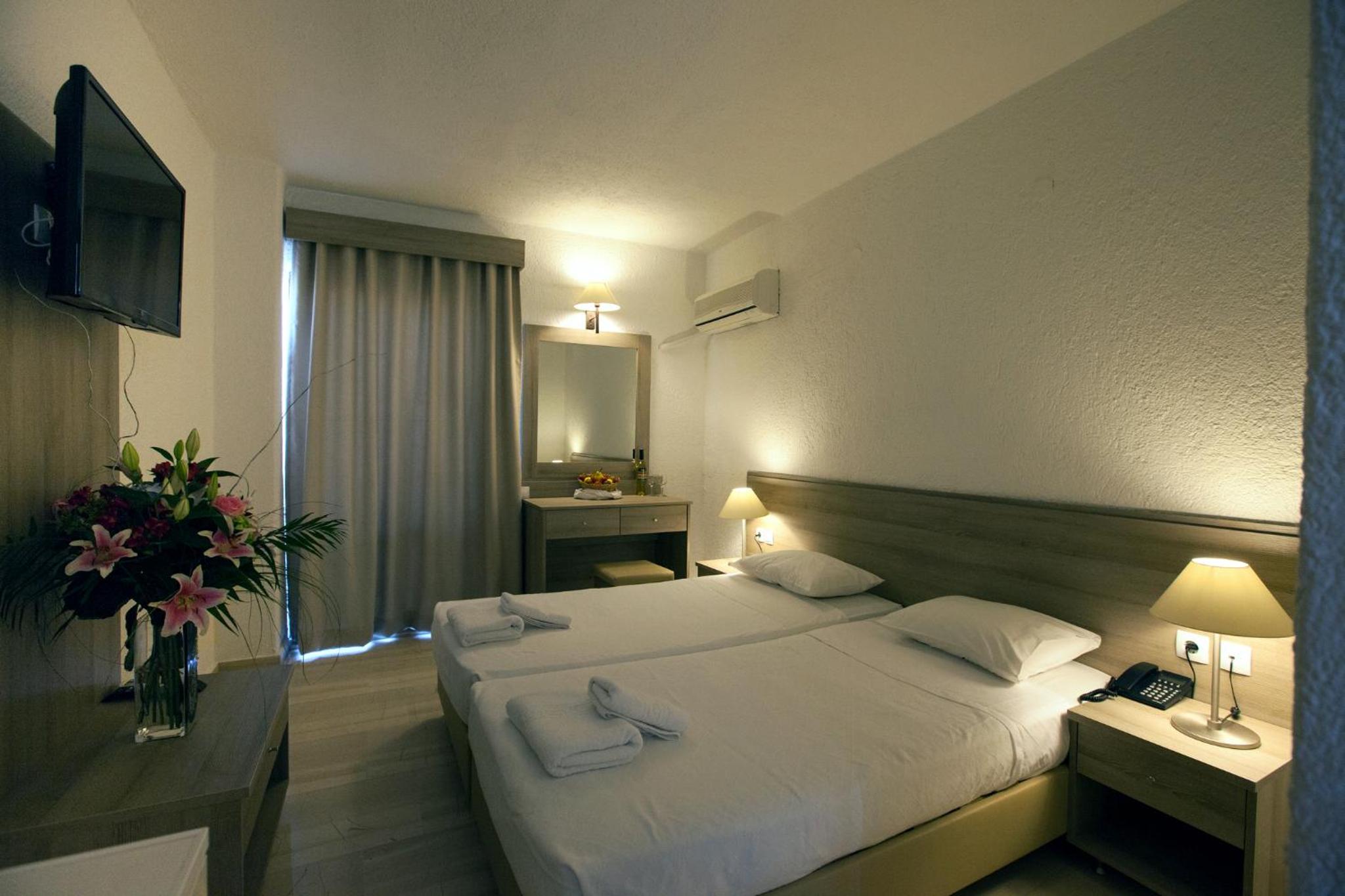 Standard Twin Room - Photo 7