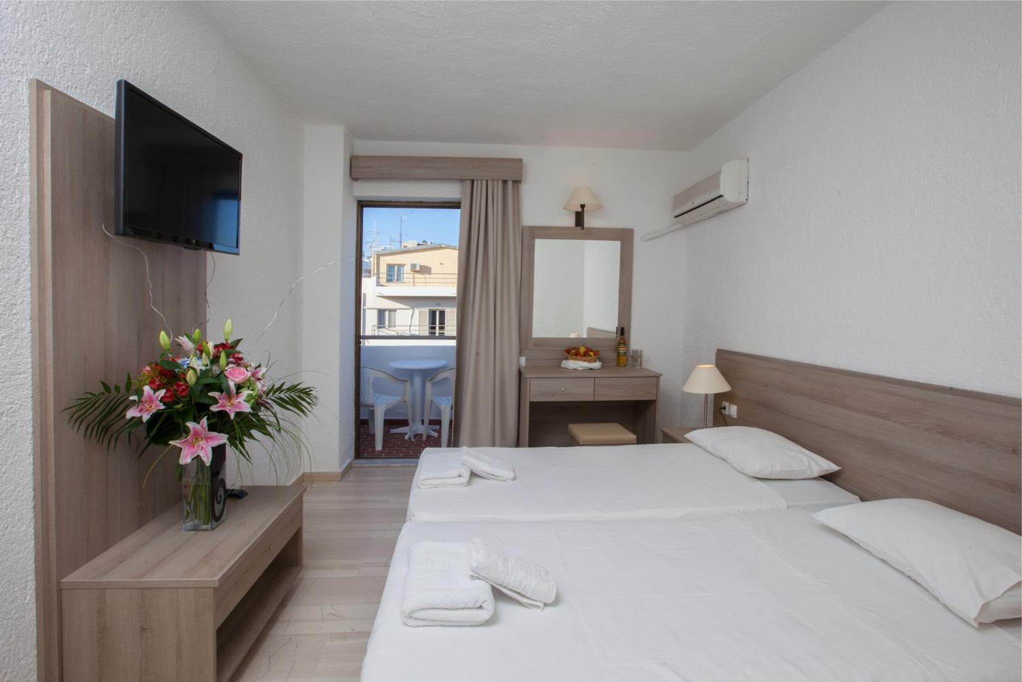 Standard Twin Room - Photo 1