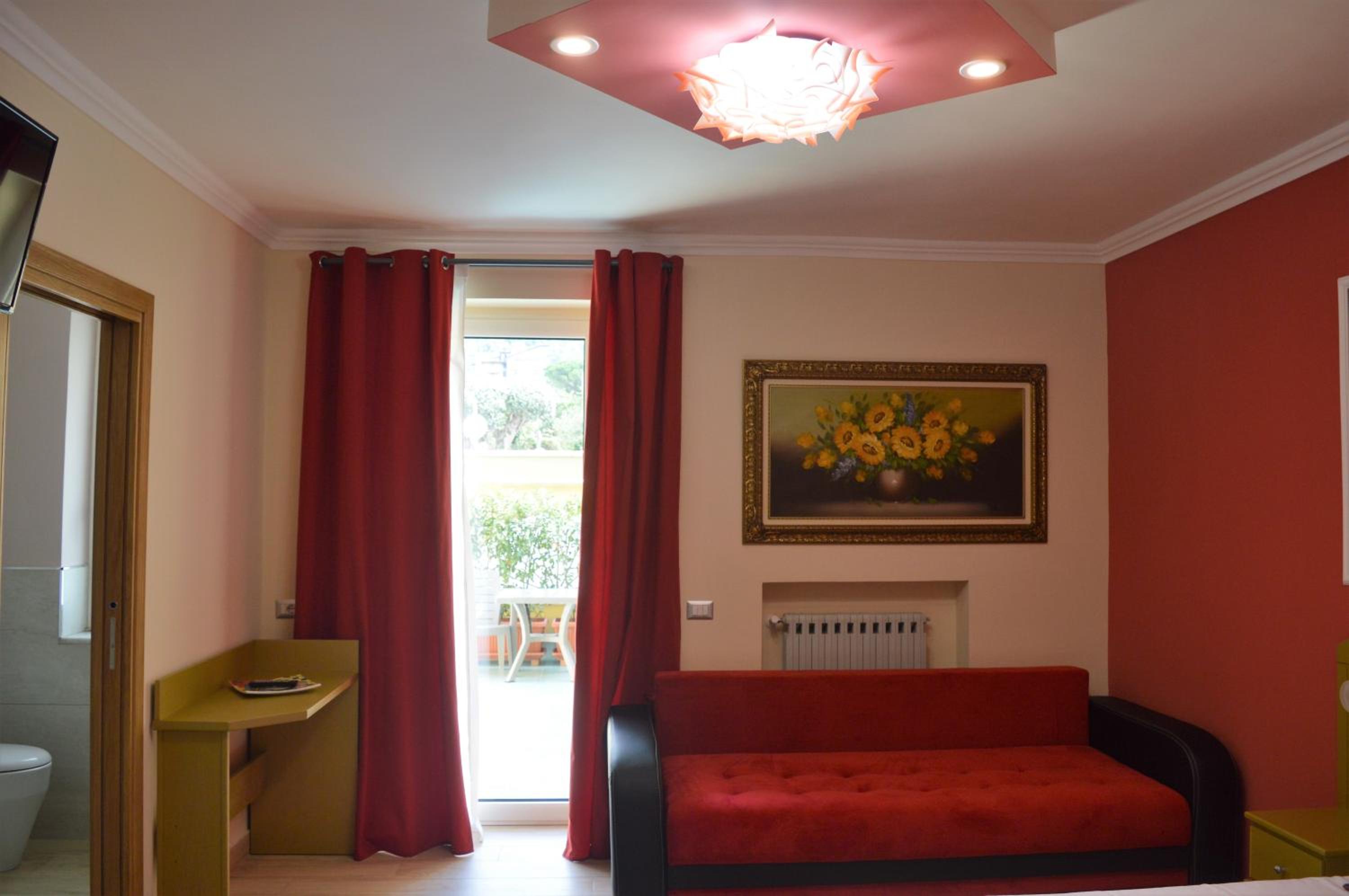 Deluxe Suite - Photo 3