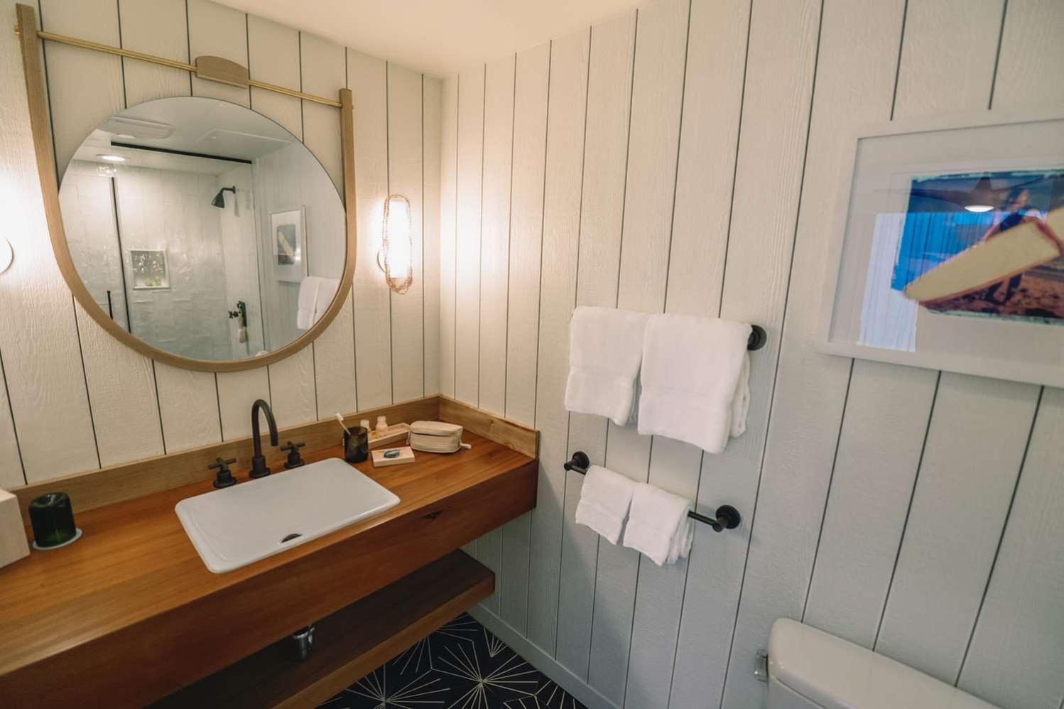 One-Bedroom Suite - Photo 6