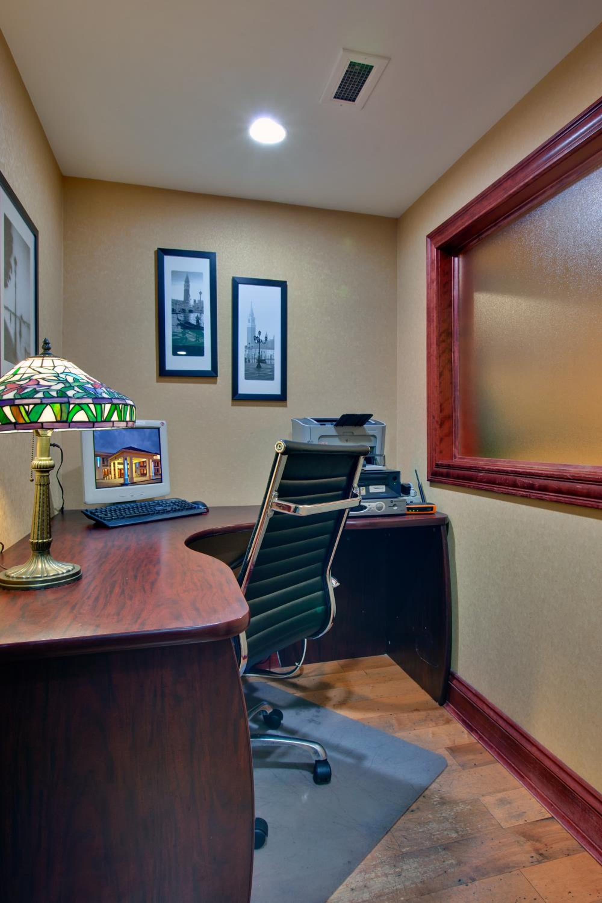 Deluxe Room - Non-Smoking photo 3