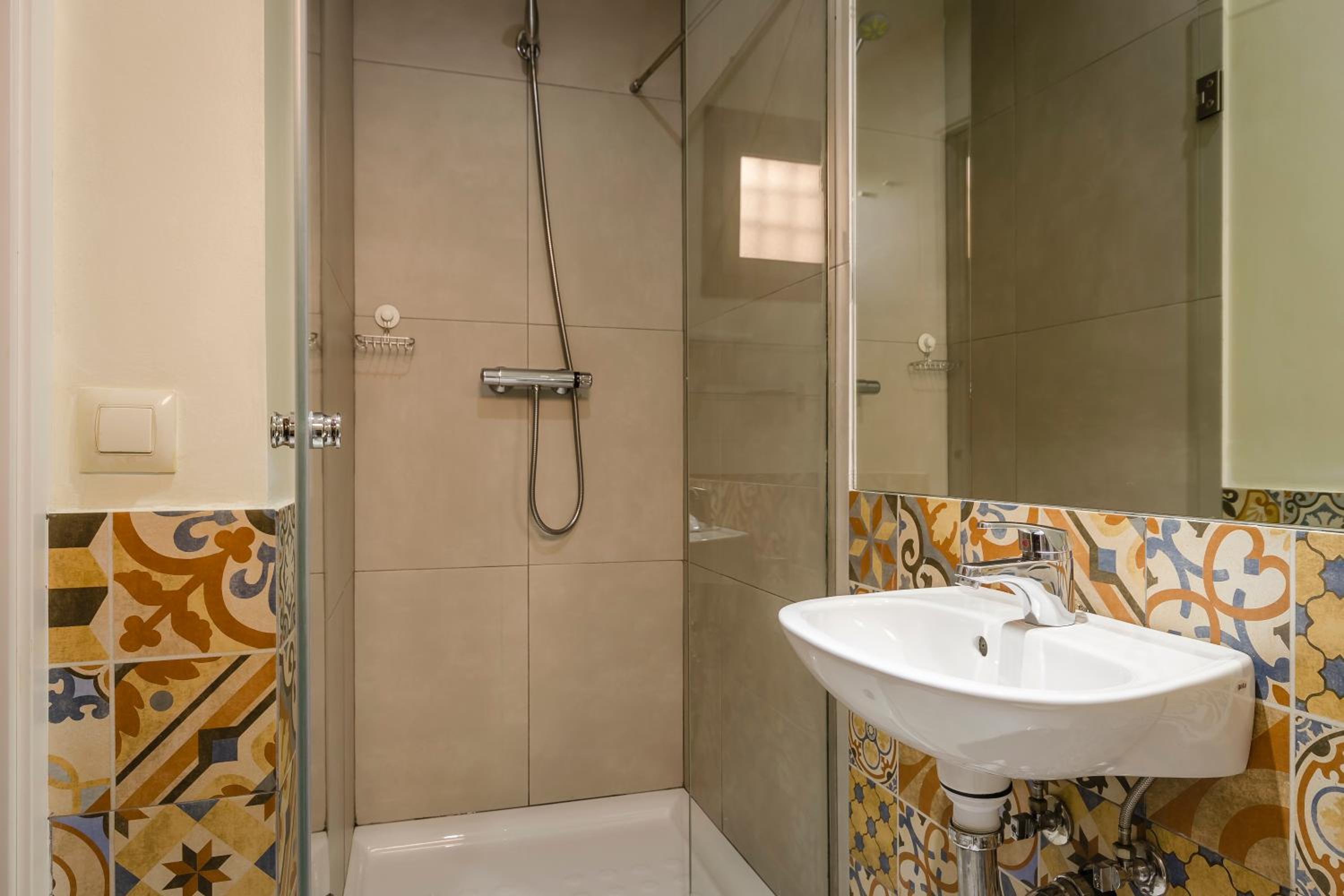 Double or Twin Room (1 Adult) - Photo 15