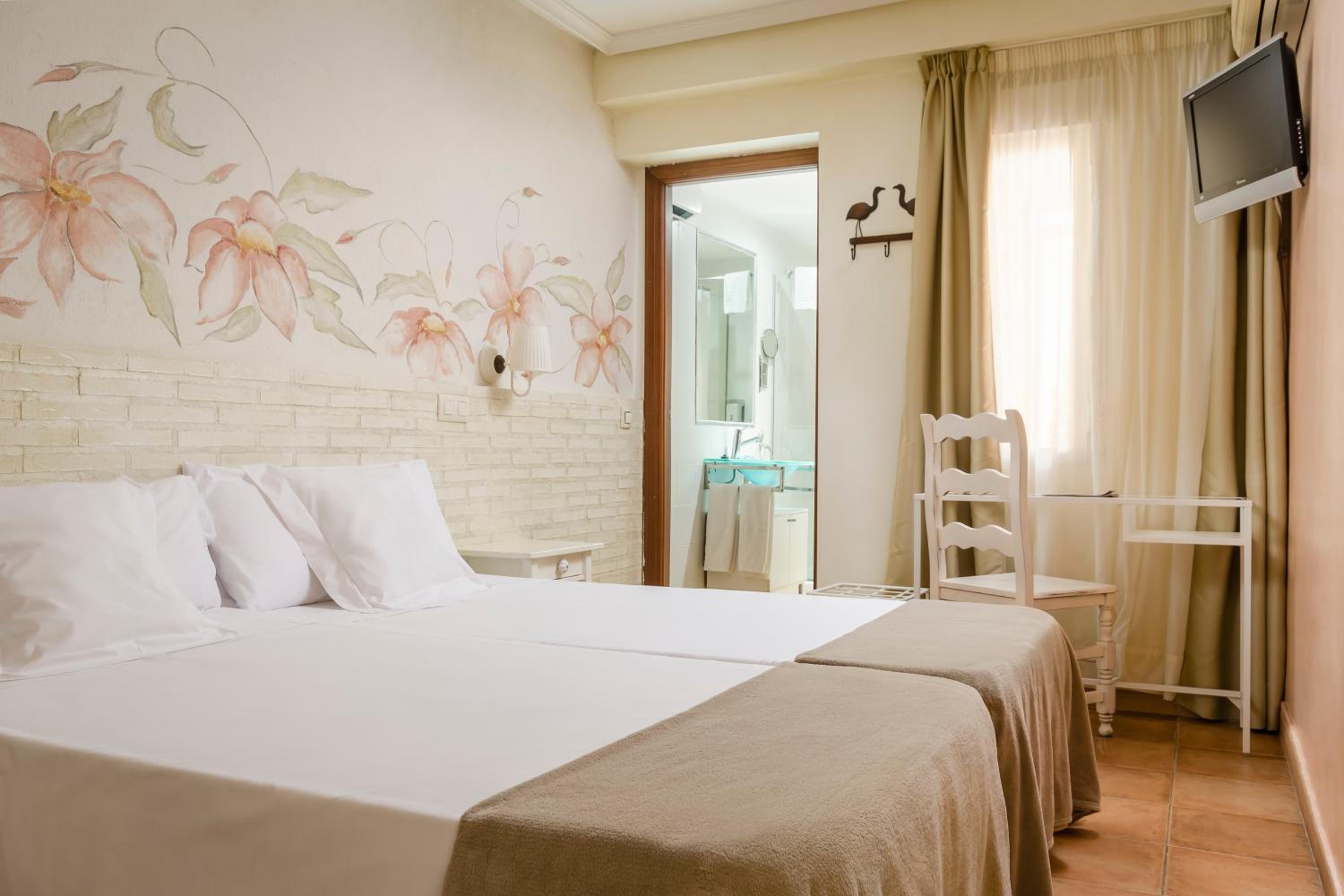 Double or Twin Room (1 Adult) - Photo 9