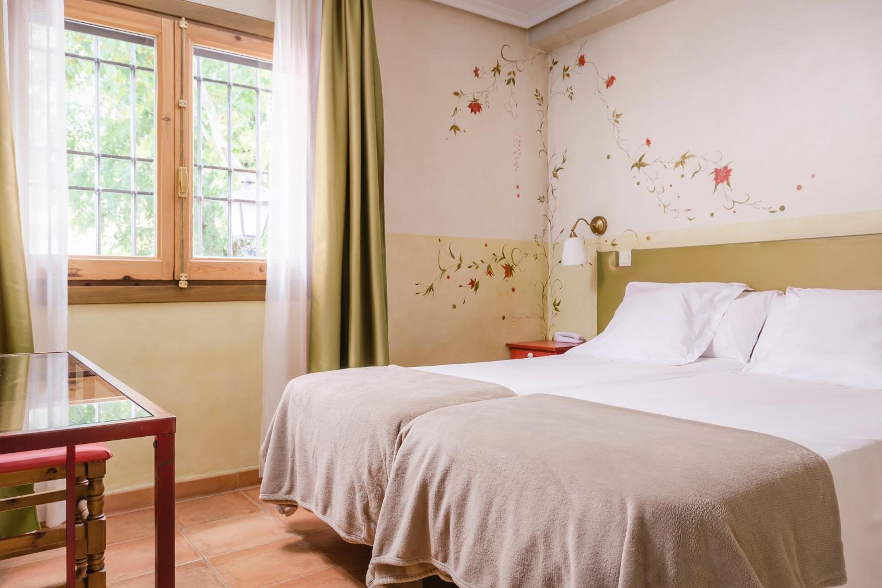 Double or Twin Room (1 Adult) - Photo 6