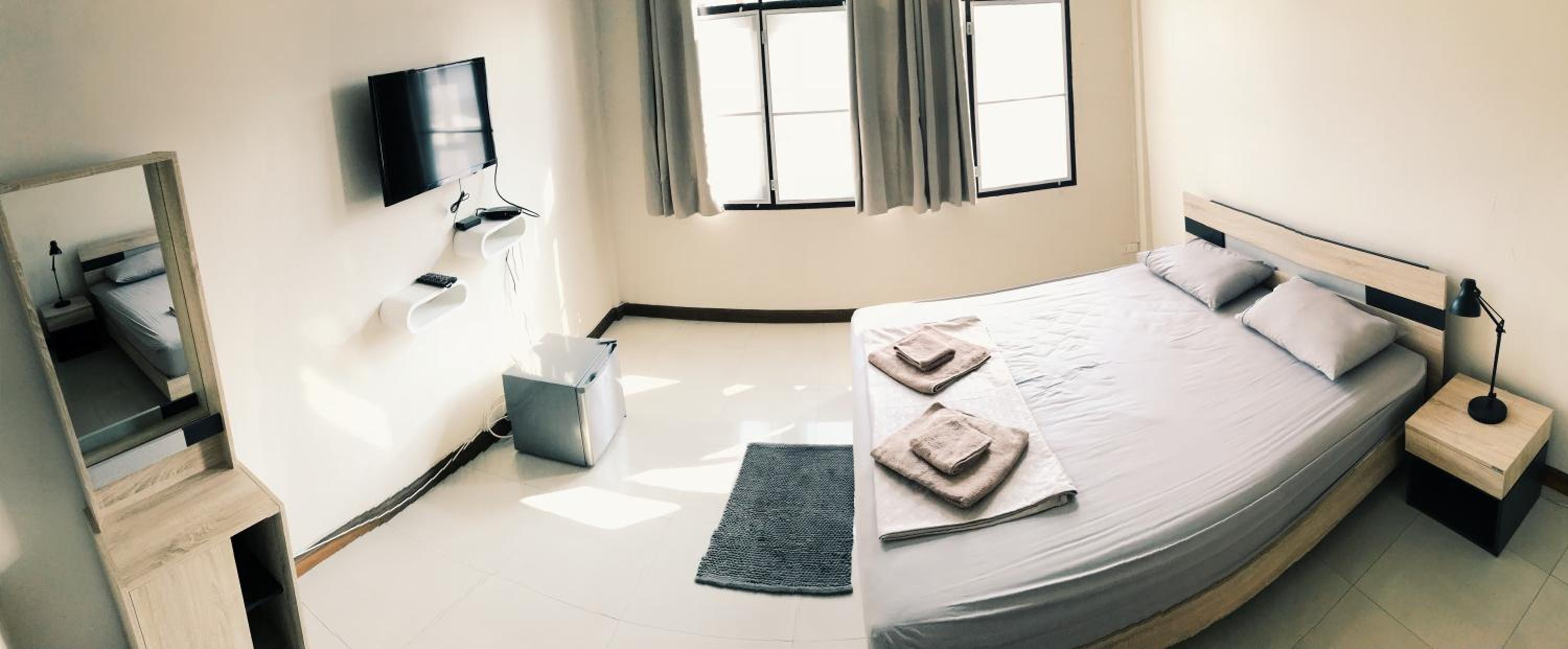 Deluxe Double Room with Shower - Photo 5