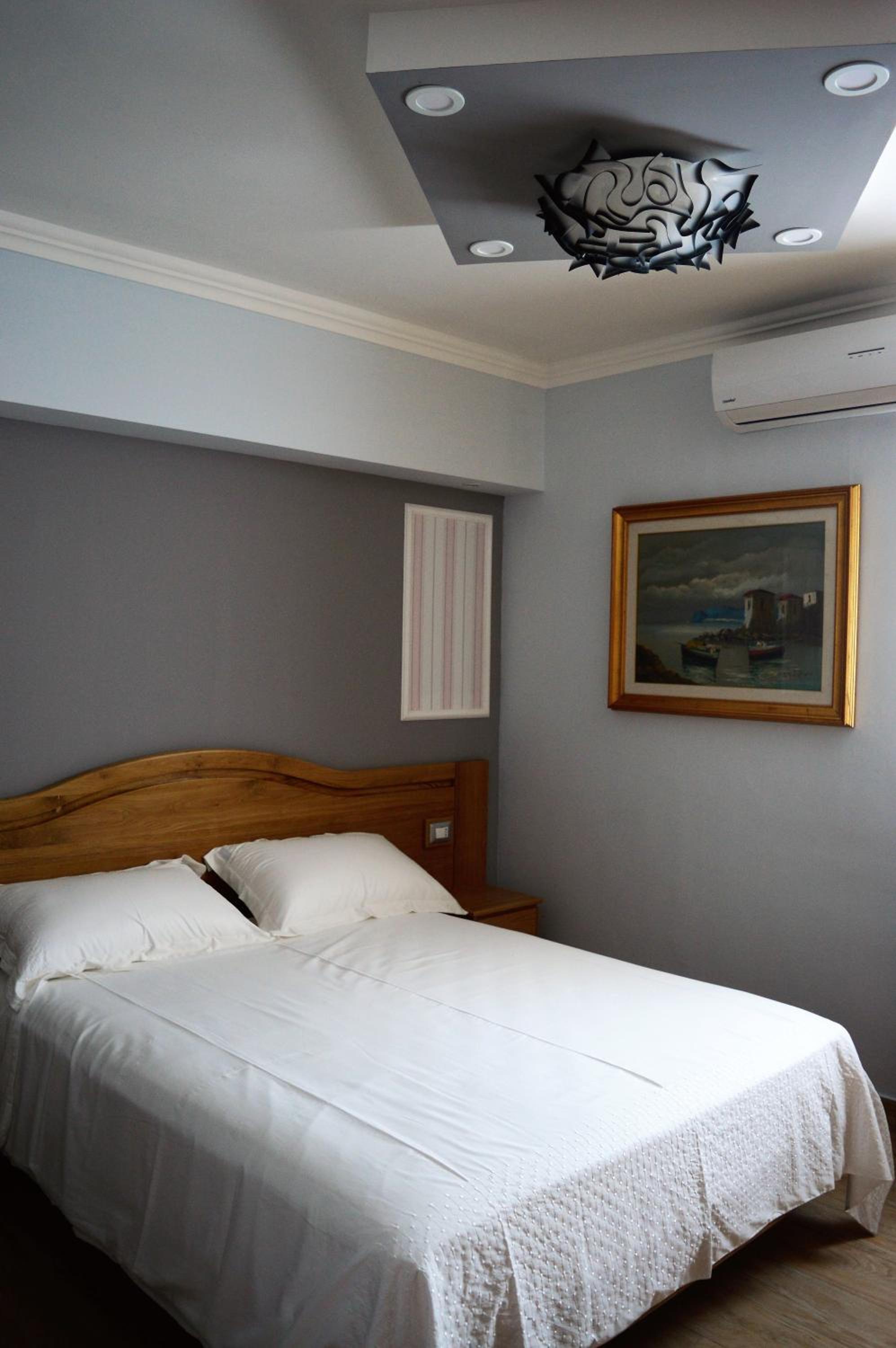 Large Double Room - Photo 8