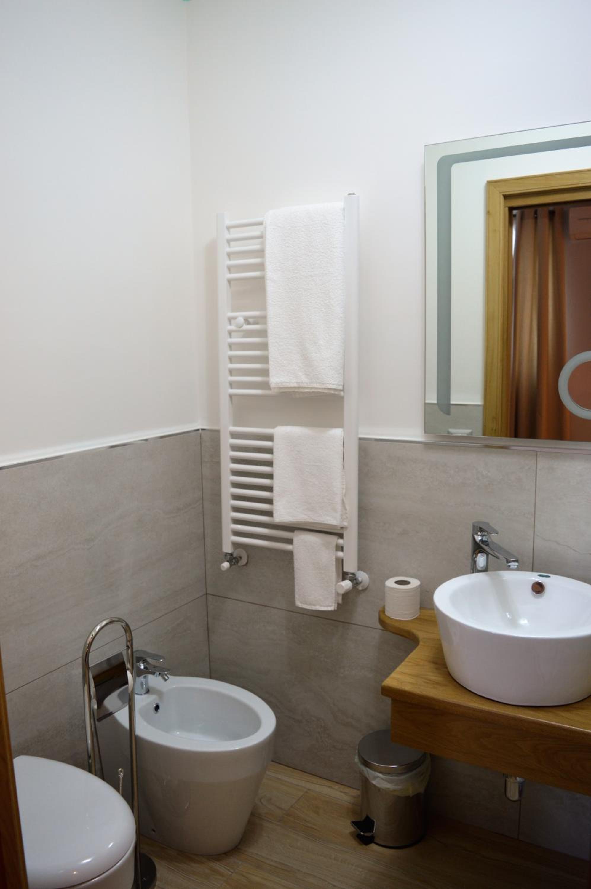 Large Double Room - Photo 3