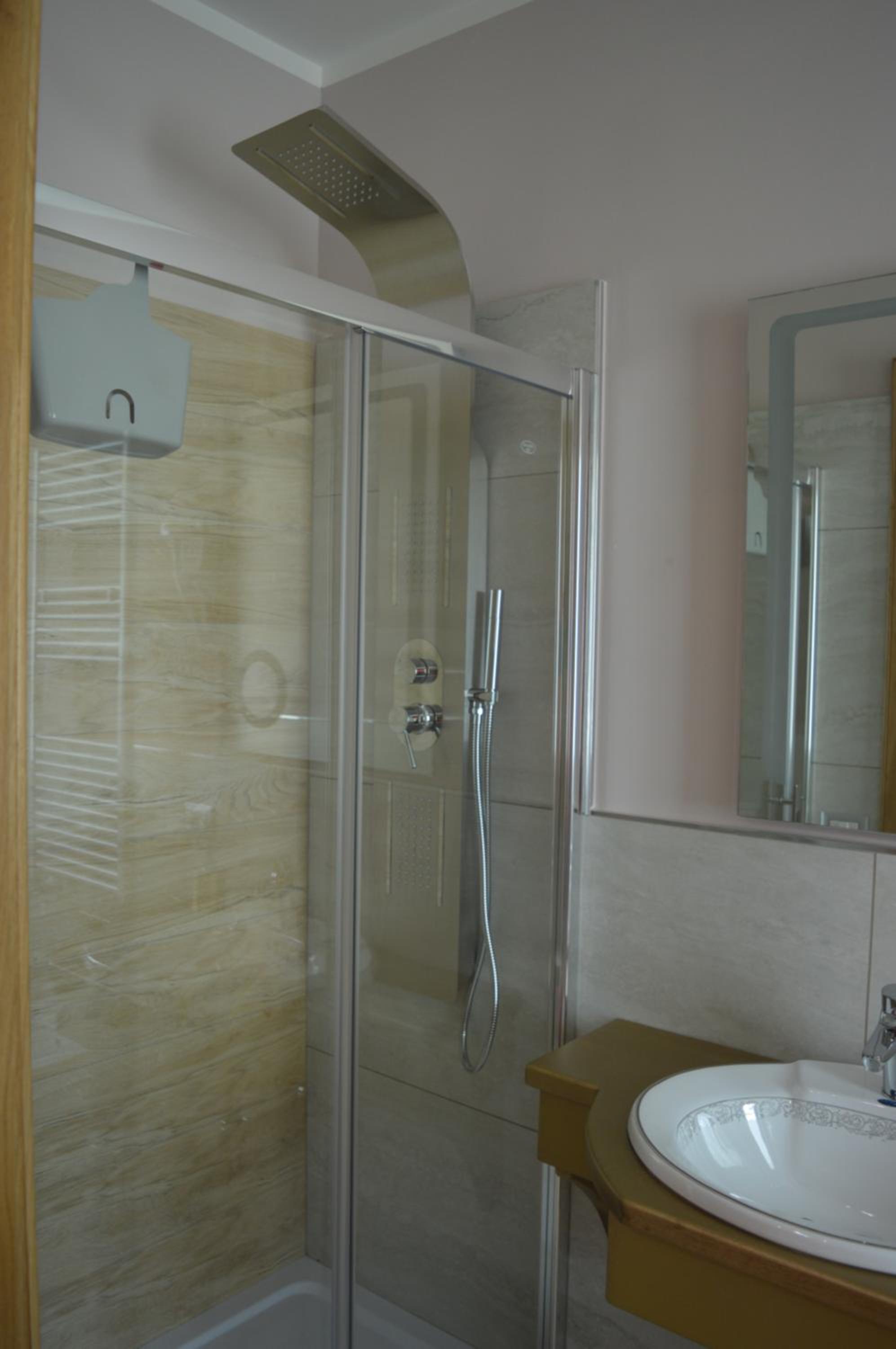 Deluxe Suite - Photo 5