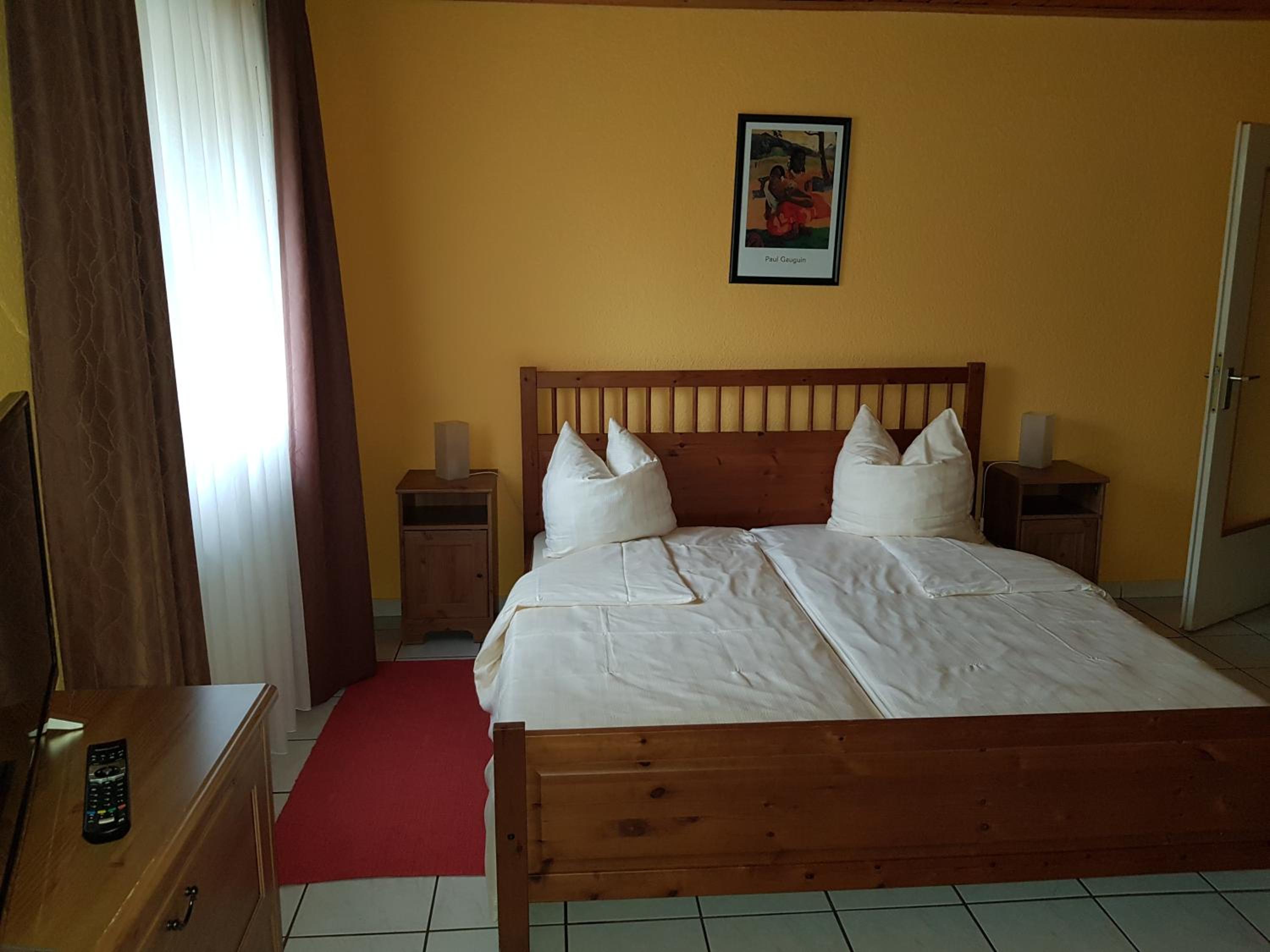 Budget Double Room - Photo 2
