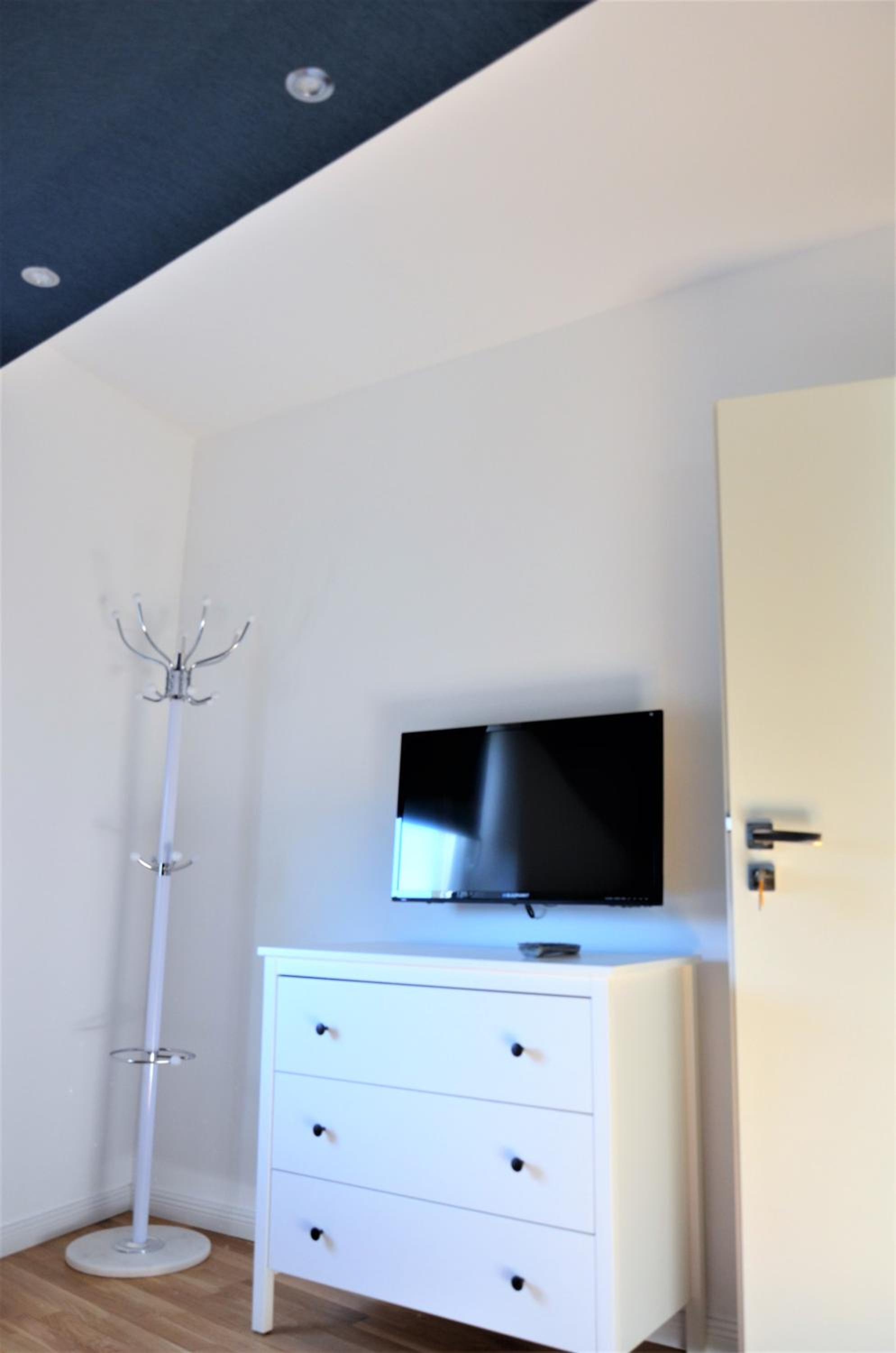 Single Room with Shared Shower and Toilet photo 1