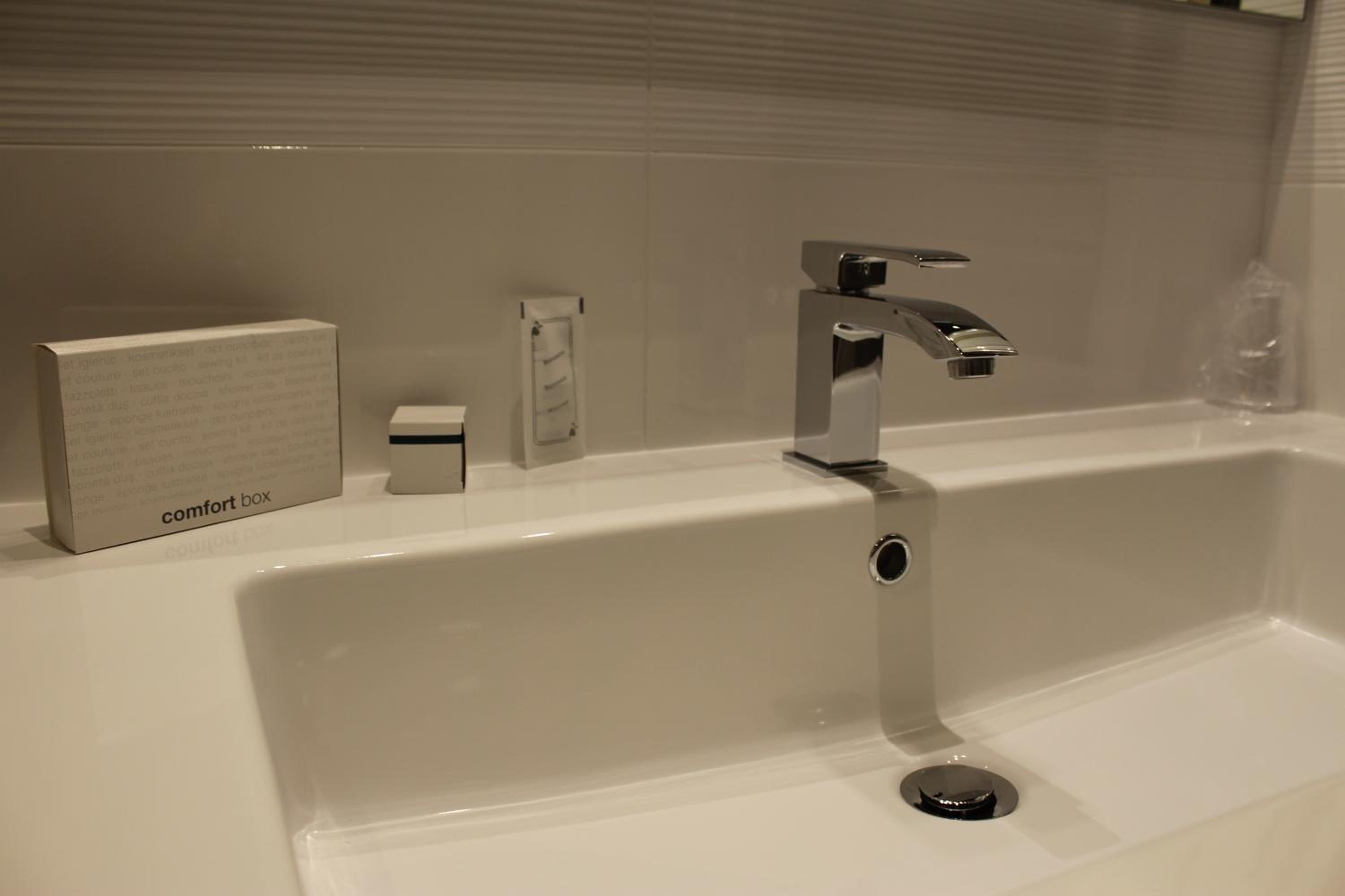 Deluxe Single Room with Balcony photo 3