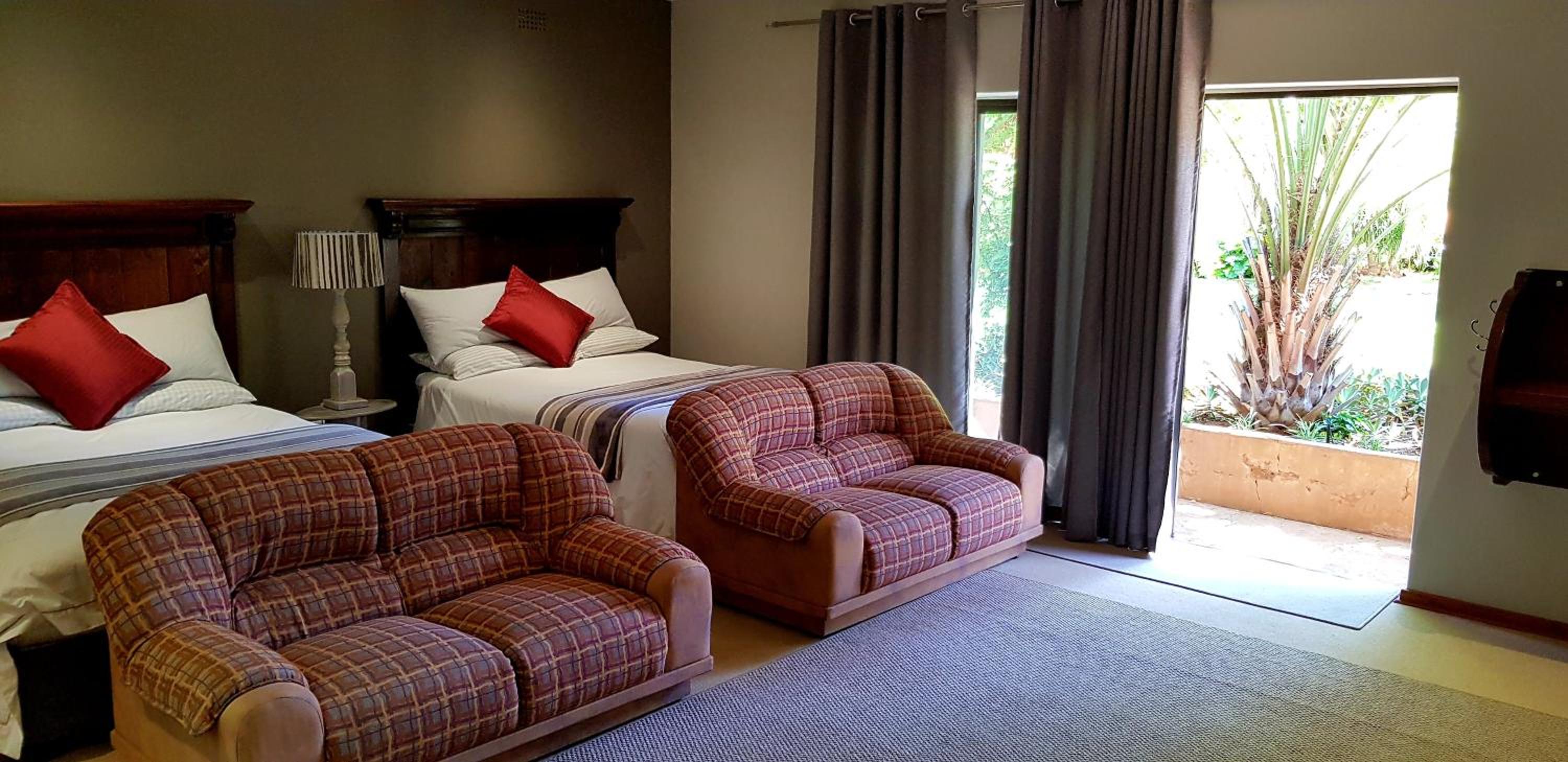 Deluxe Double or Twin Room with Garden View photo 2