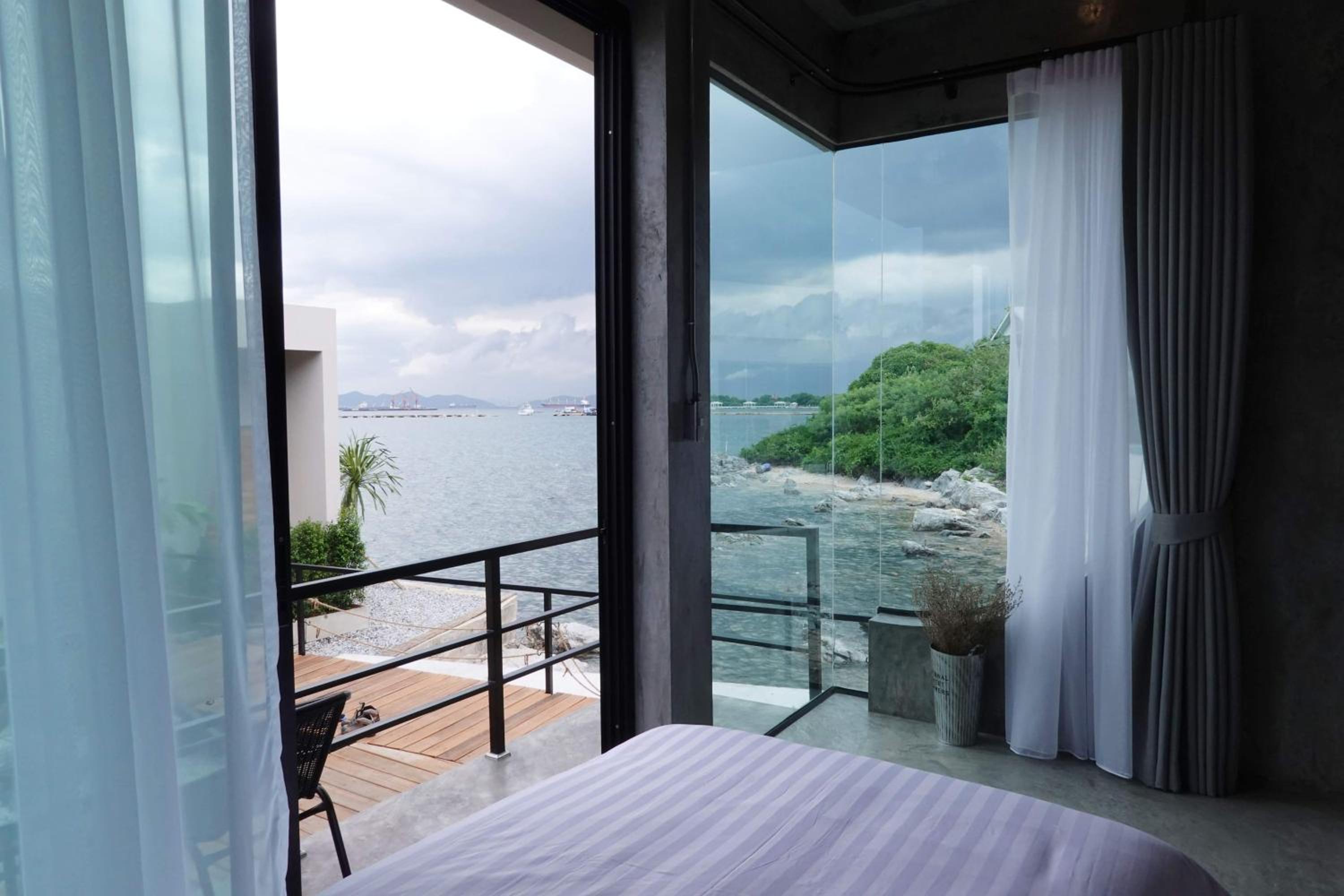 Deluxe Twin Room with Sea View photo 3