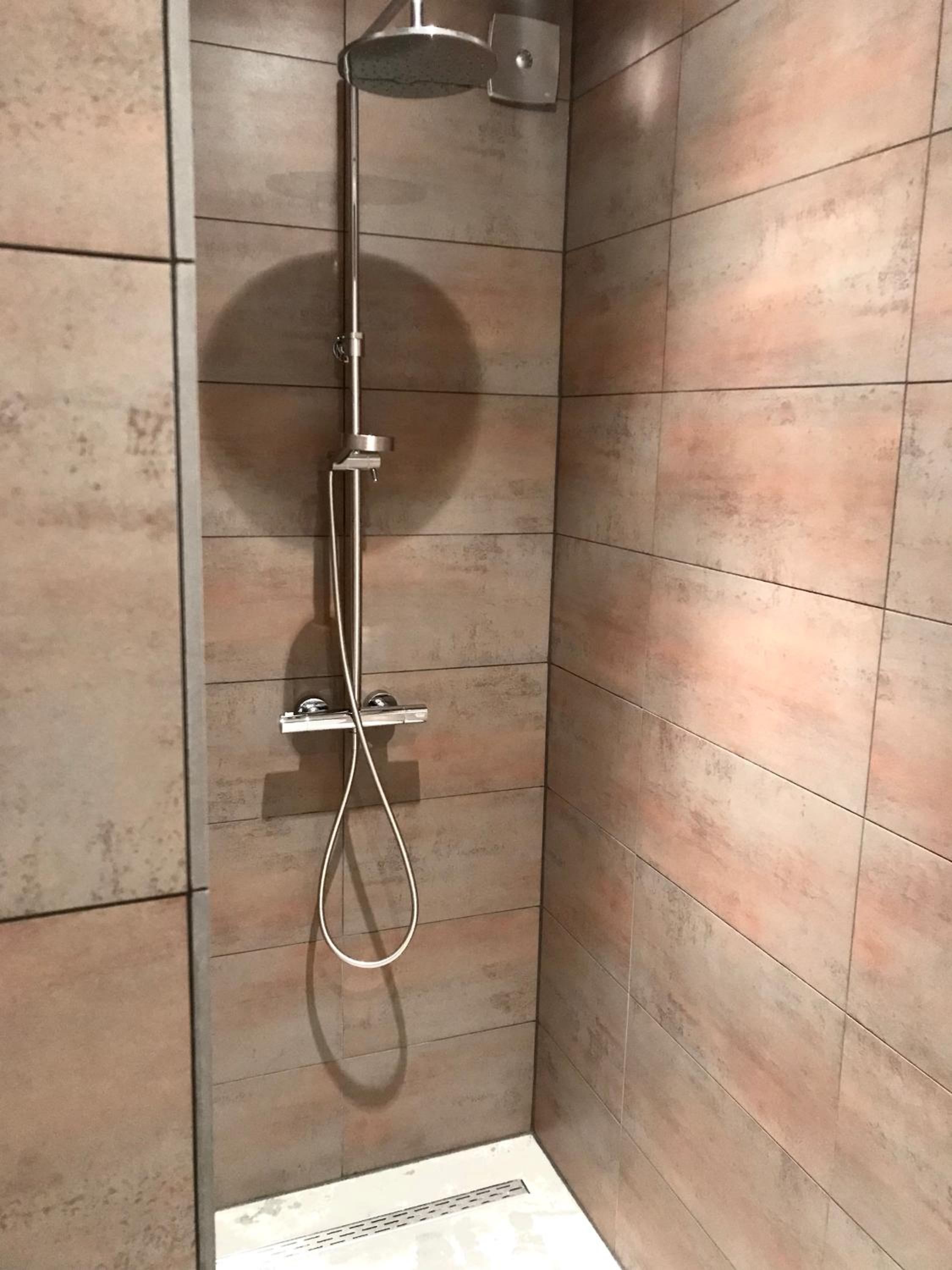 Double or Twin Room with Bathroom - Photo 2