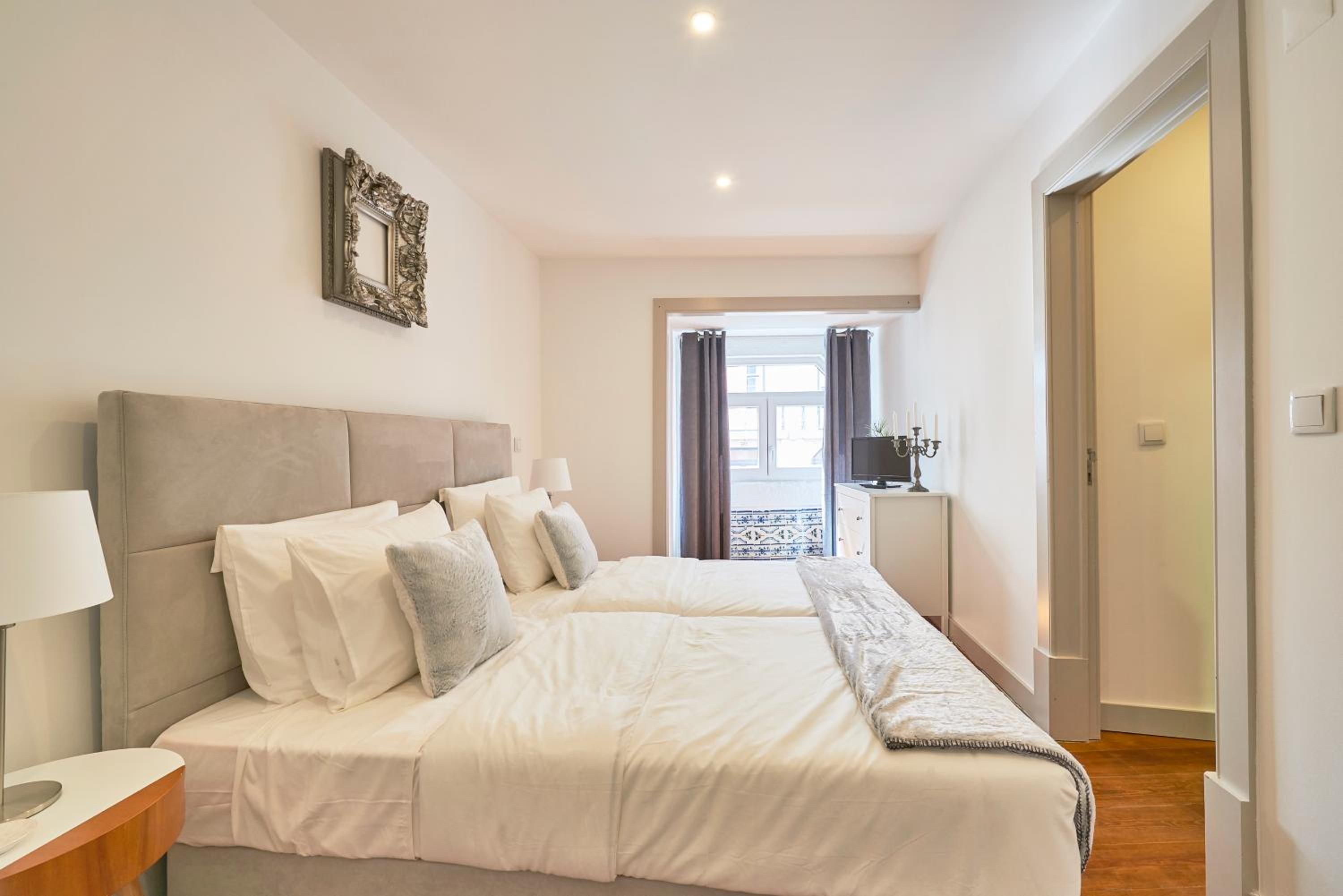 Two-Bedroom Apartment - Photo 2