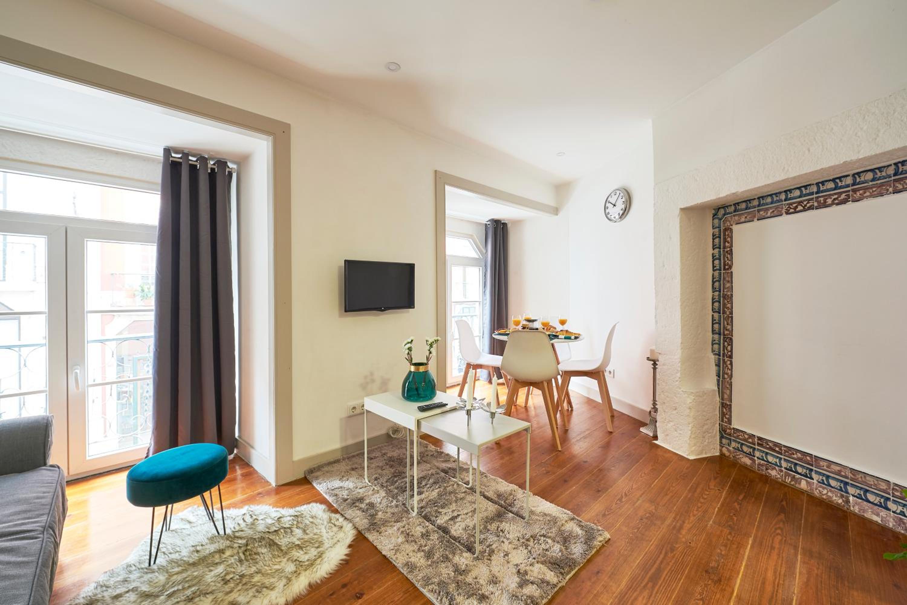 Two-Bedroom Apartment - Photo 23