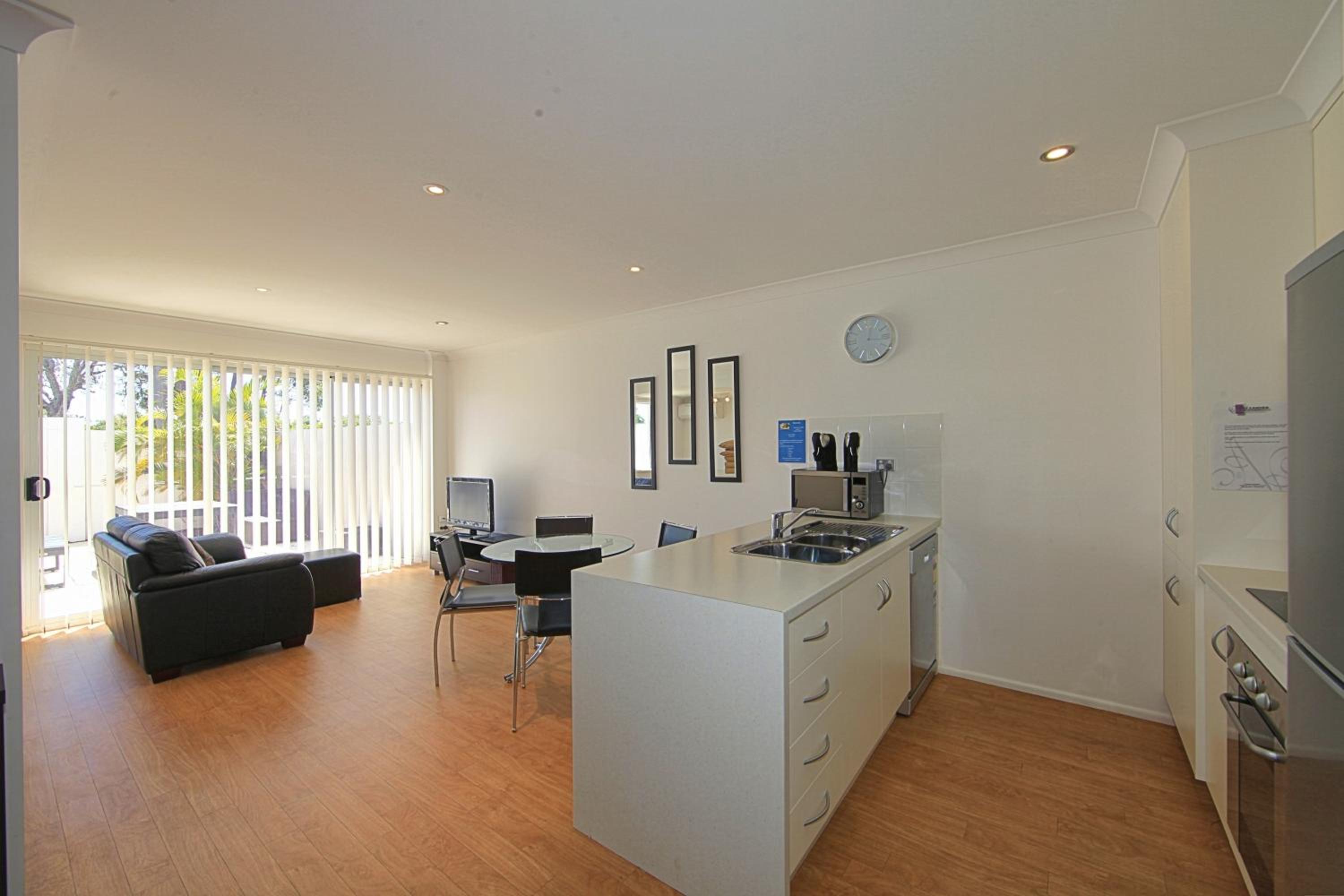 2-Bedroom Apartment - Weekly photo 2