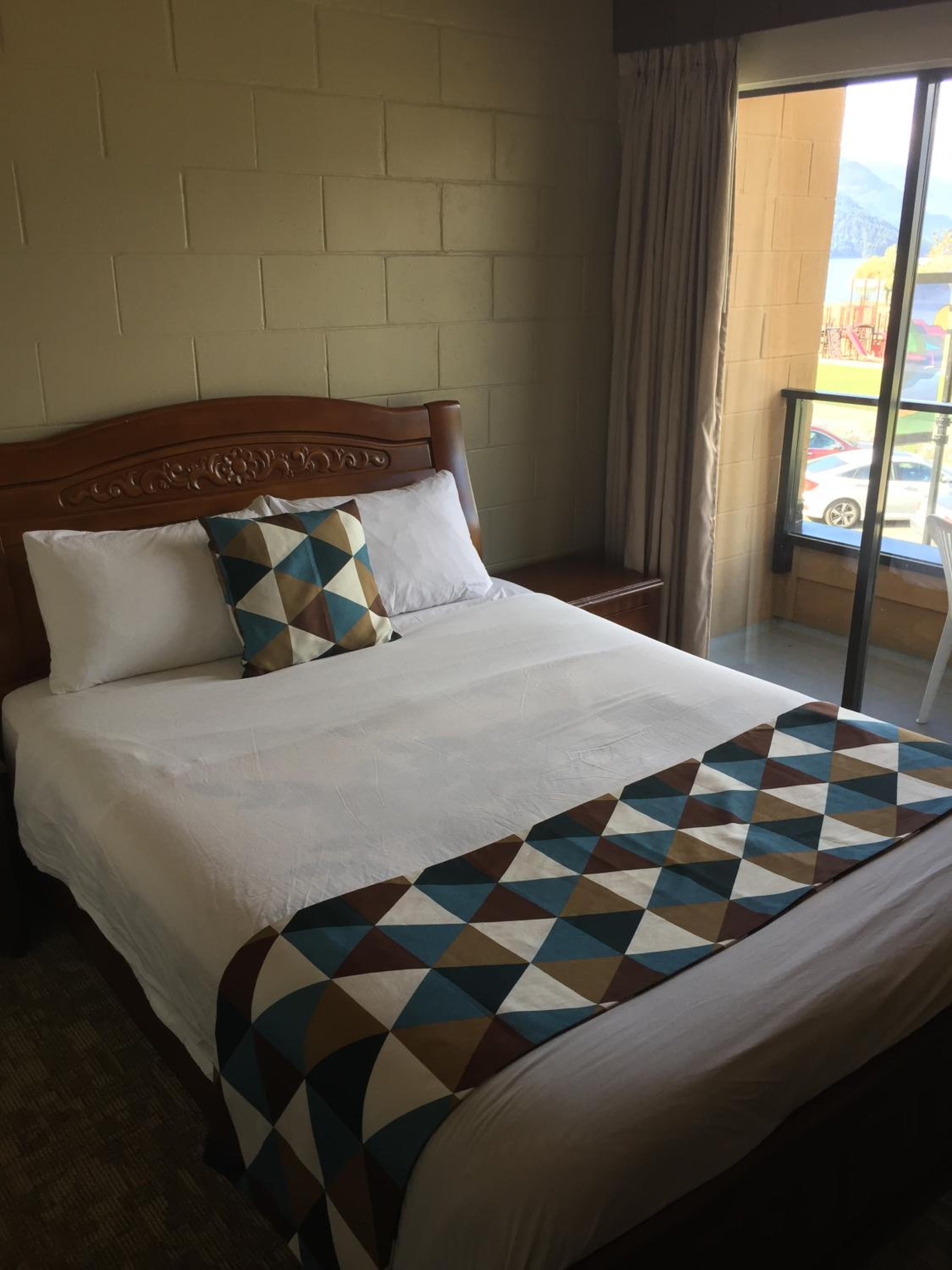 King Room with Balcony and Lake View - Photo 14