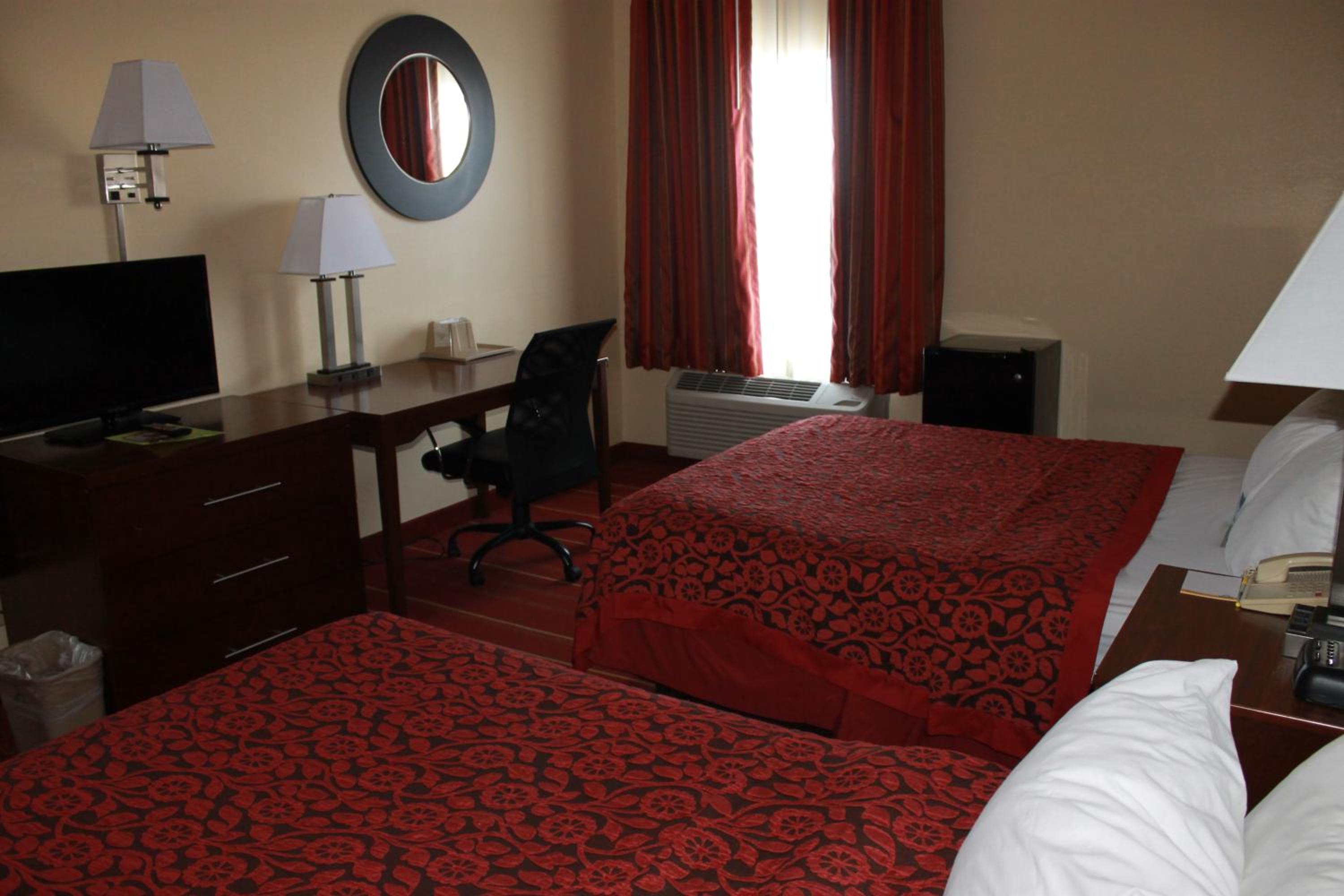 Queen Room with Two Queen Beds - Smoking - Photo 1