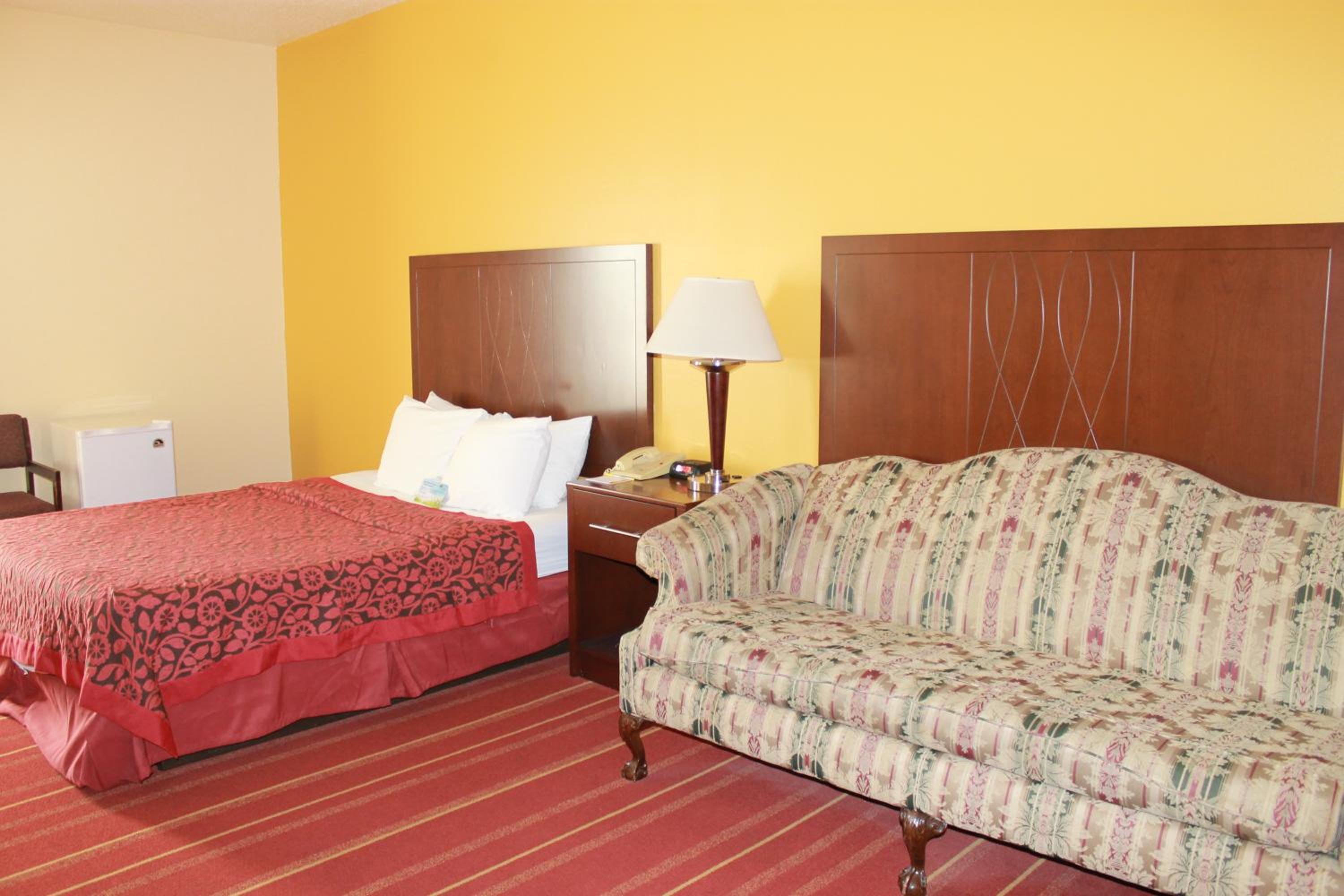 King Suite -  Non-Smoking - Photo 6