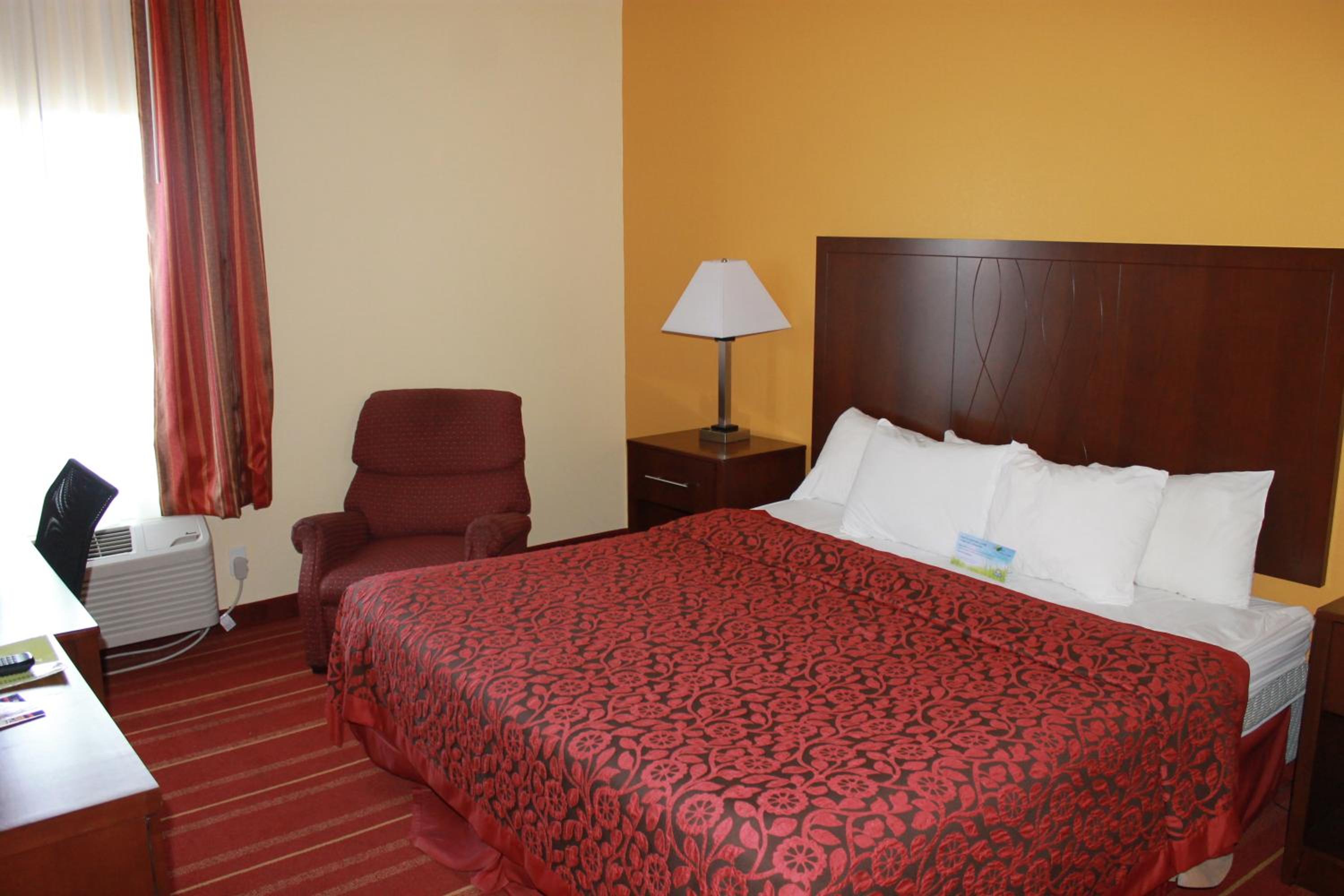 King Suite -  Non-Smoking - Photo 4