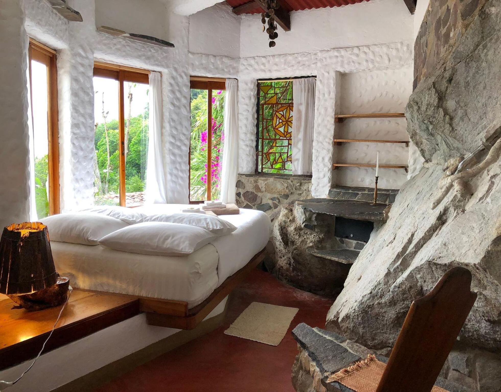 Two-Bedroom Suite with Lake and Volcano Views photo 2