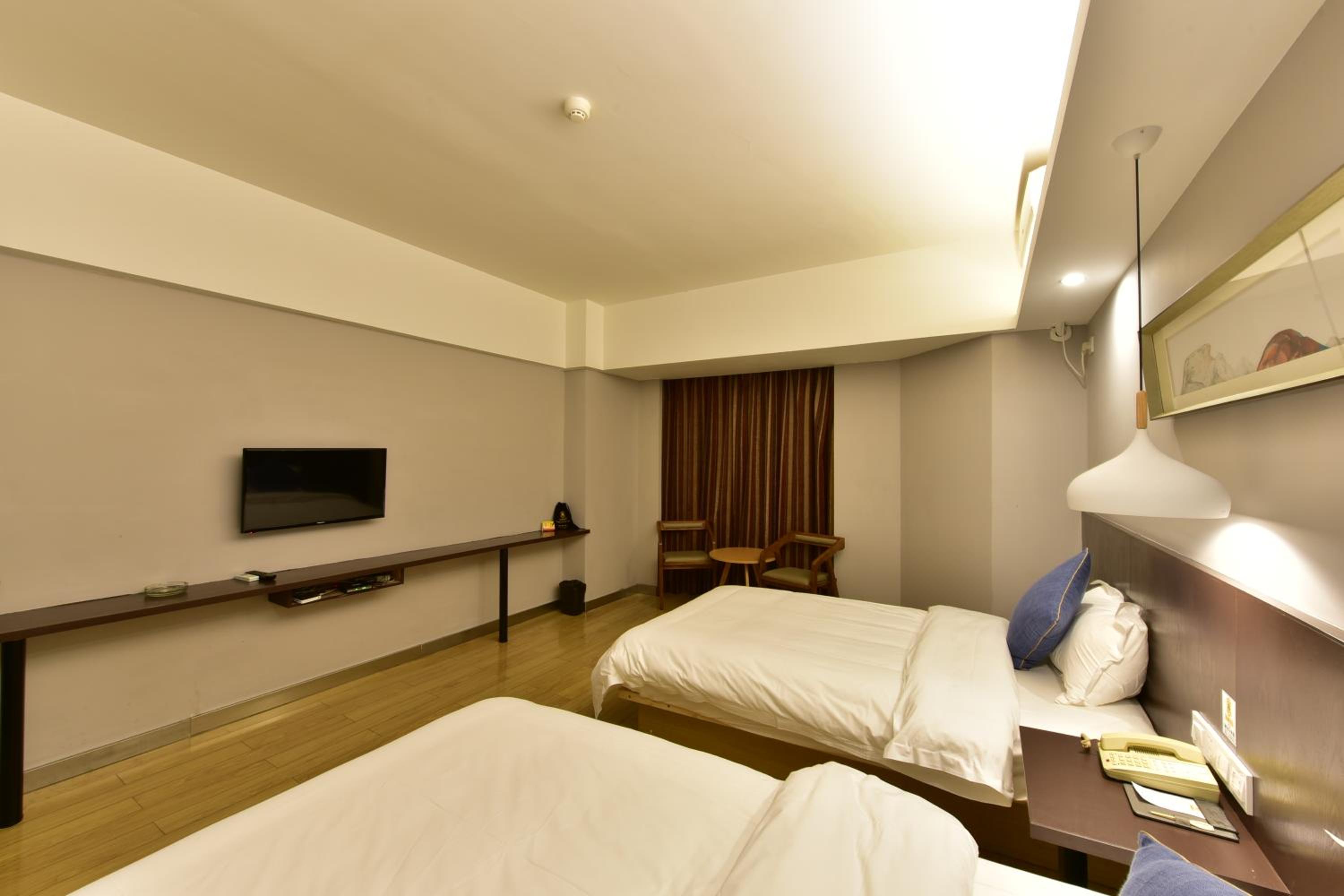 Twin Room with Shower photo 2