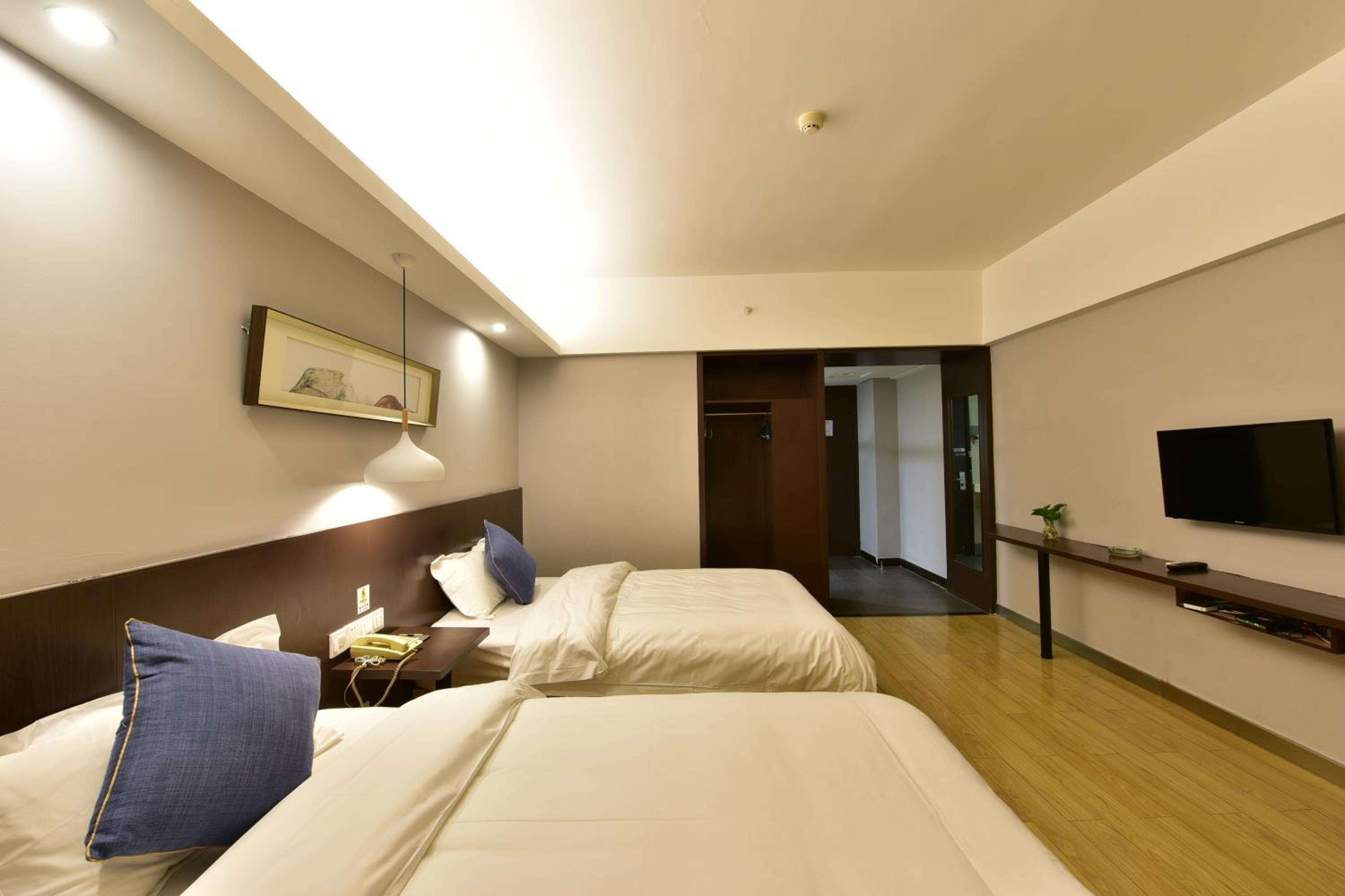 Twin Room with Shower photo 1