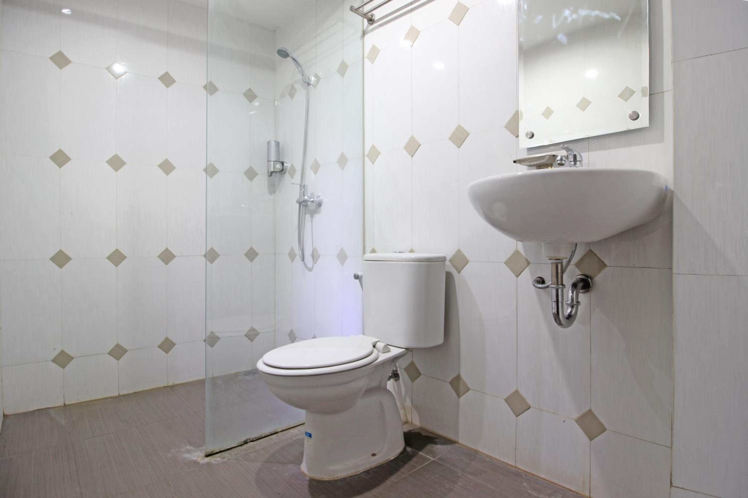 Standard Twin Room - Photo 7