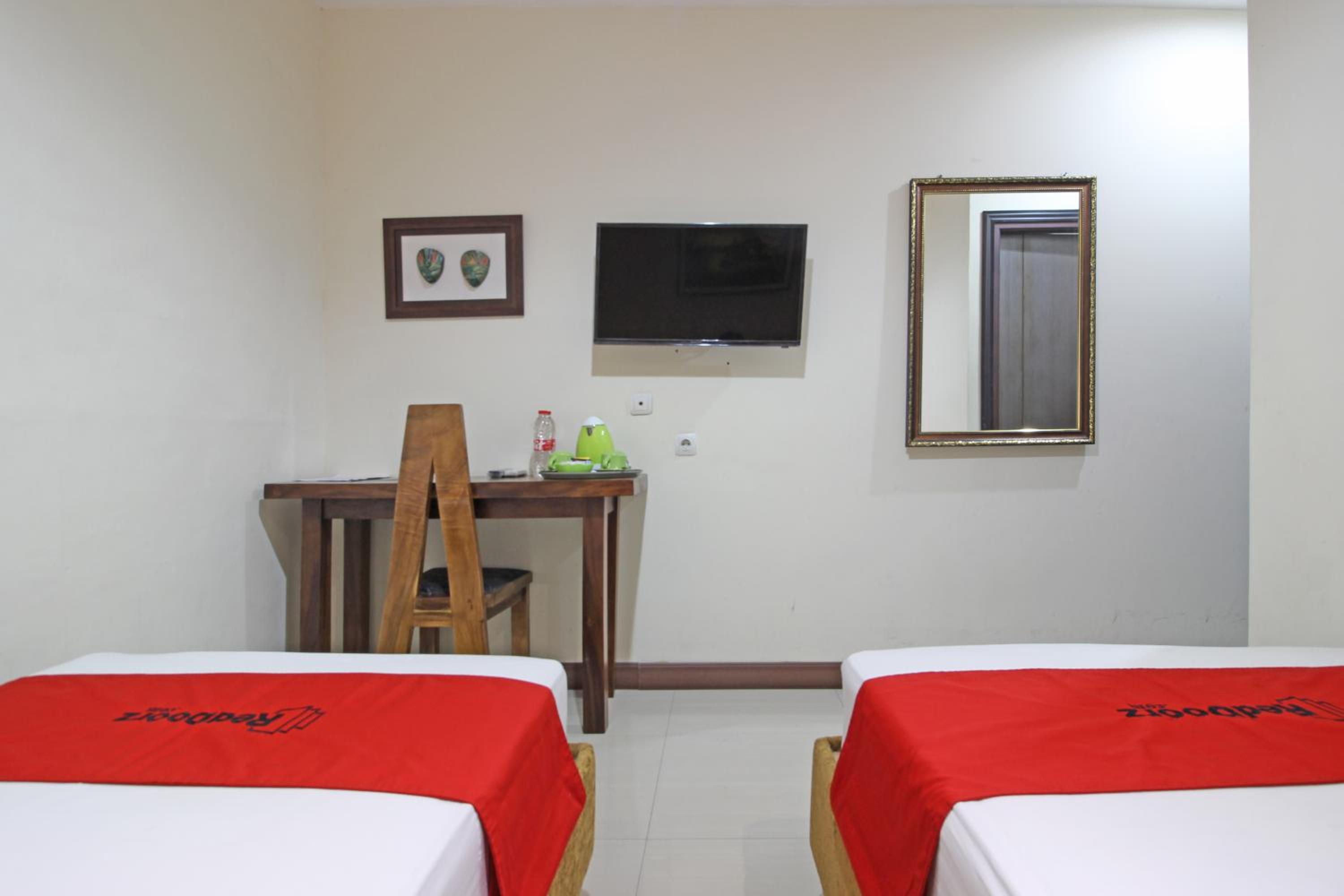 Standard Twin Room - Photo 11