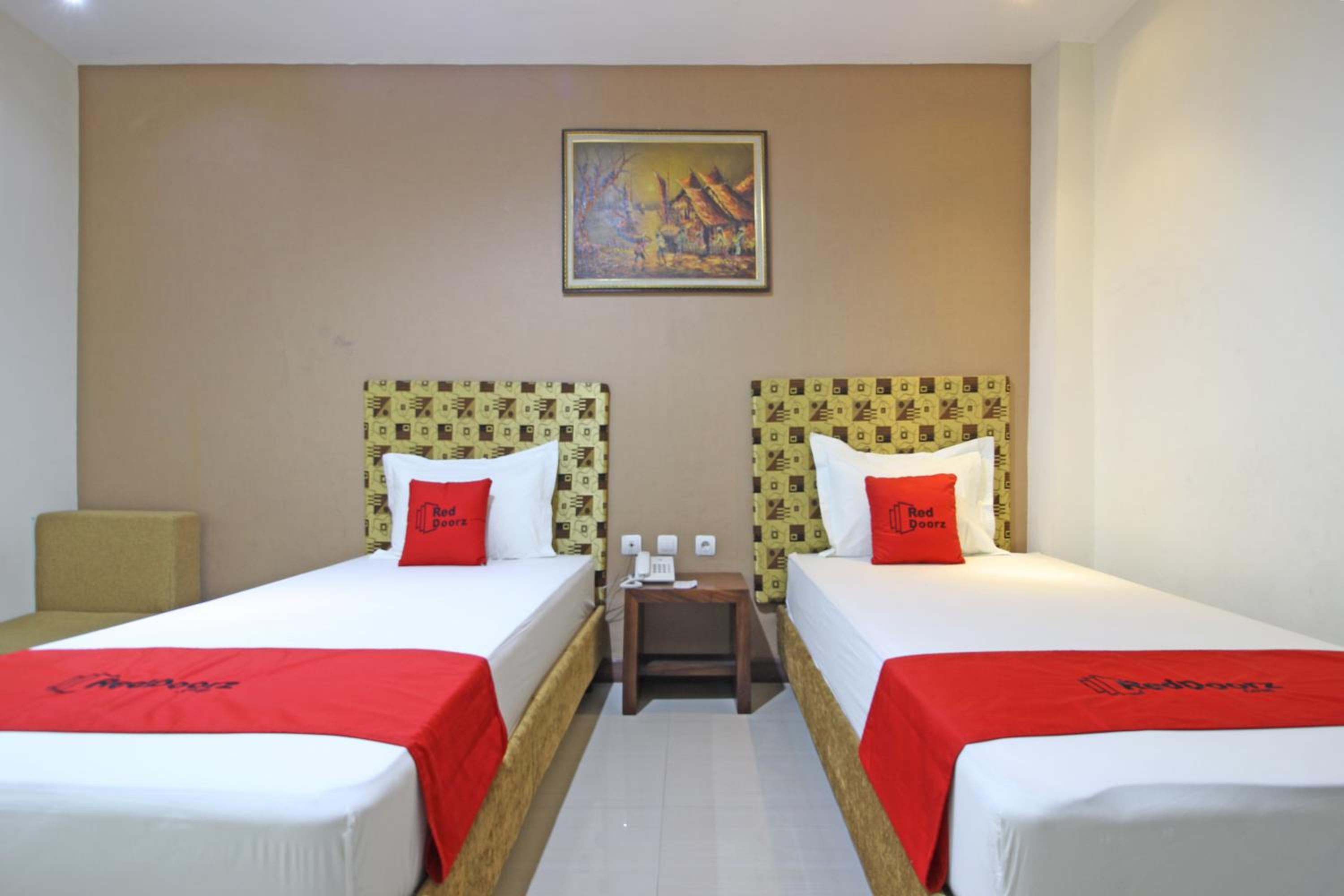 Standard Twin Room - Photo 5