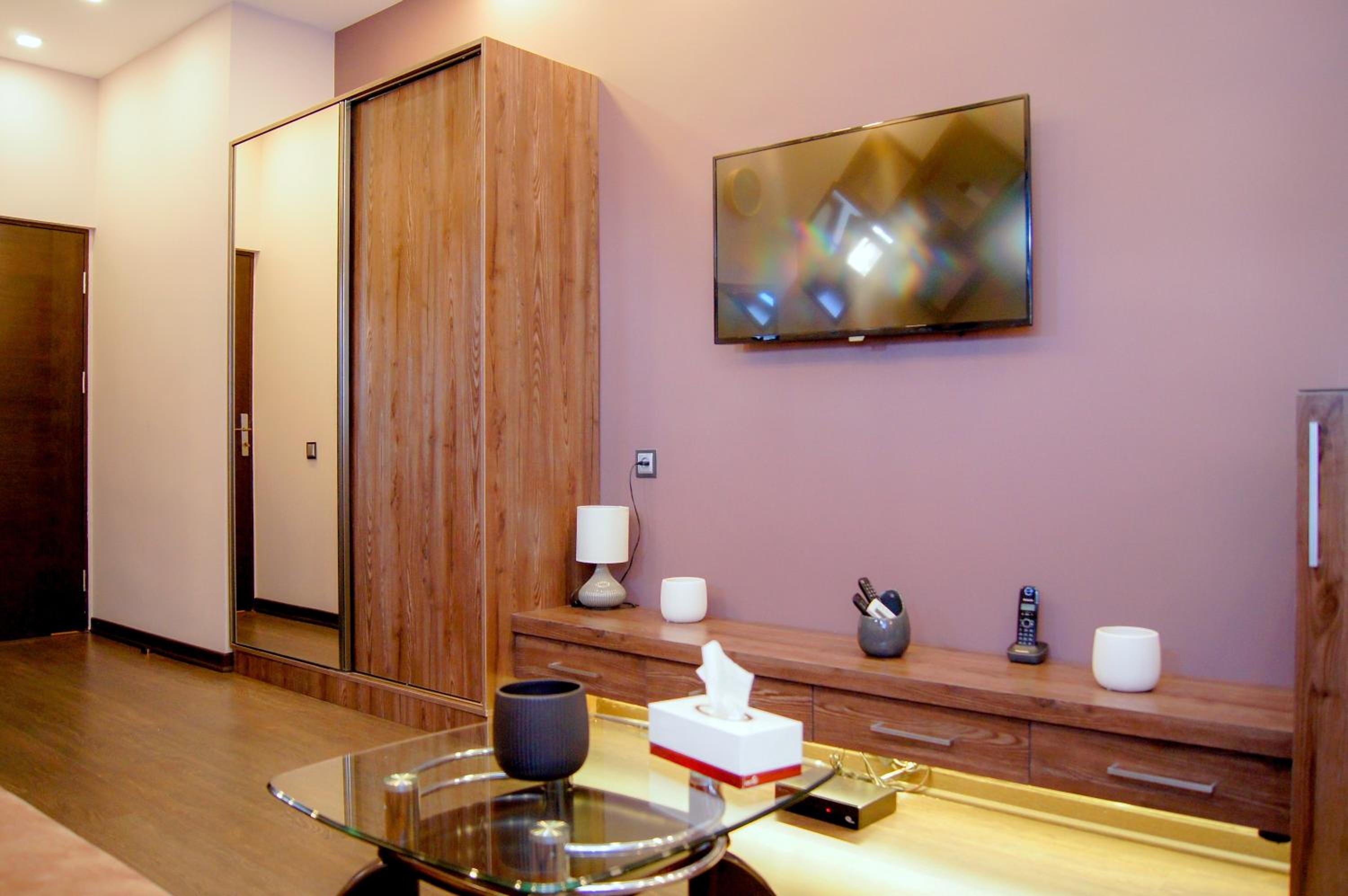 Deluxe King Suite