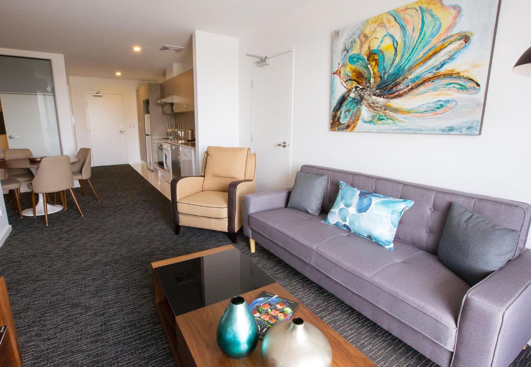 Executive One-Bedroom Apartment - Non Pet Friendly thumbnail 6