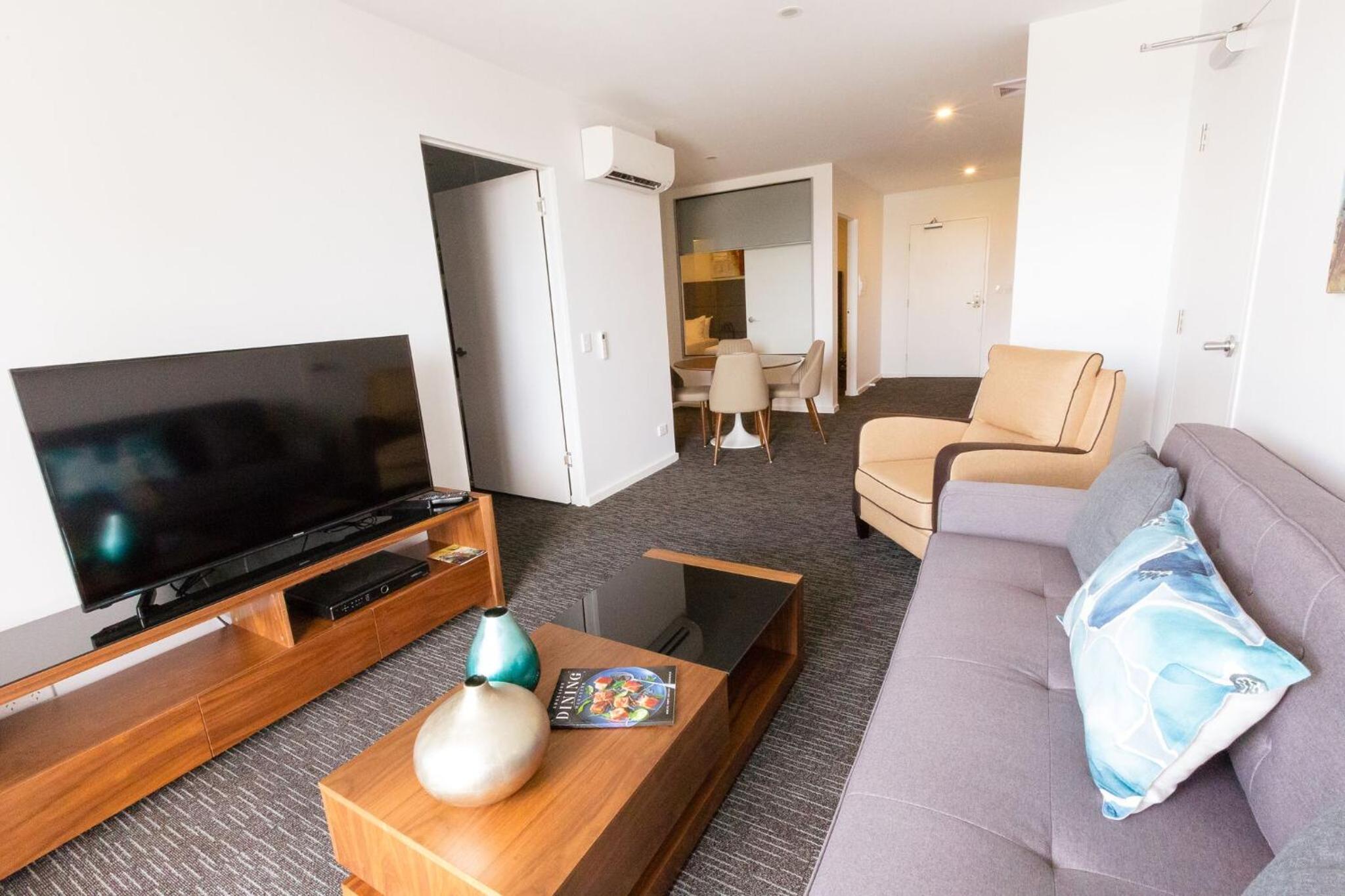 Executive One-Bedroom Apartment - Non Pet Friendly thumbnail 5