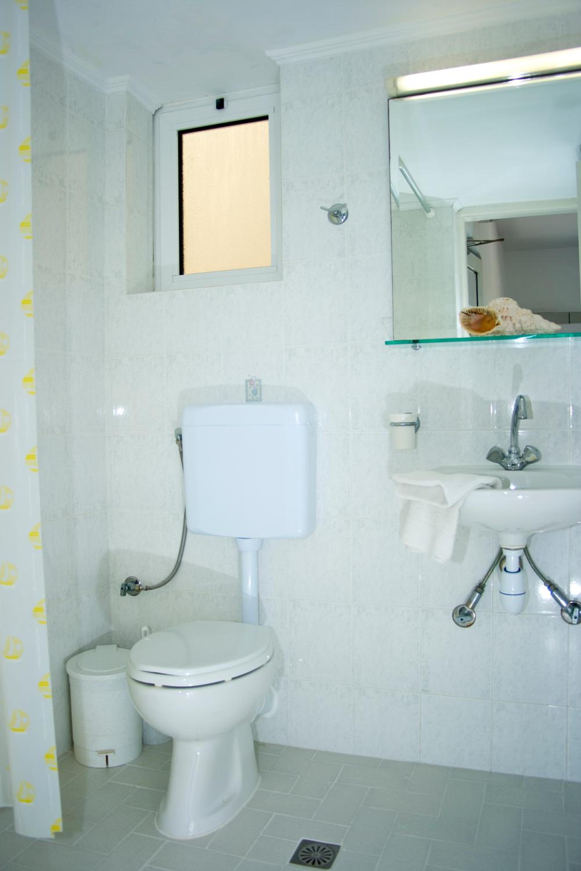 One-Bedroom Apartment - Photo 16
